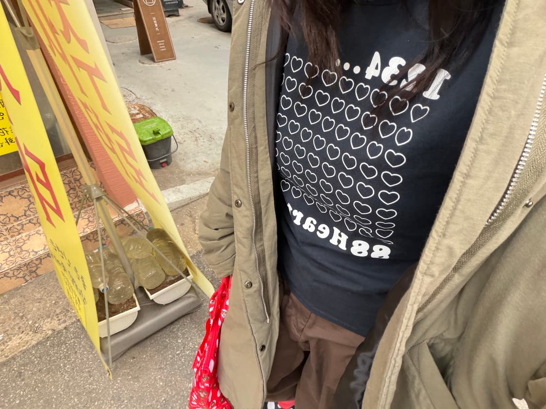 하트 패턴 키치 티셔츠 상품이미지1