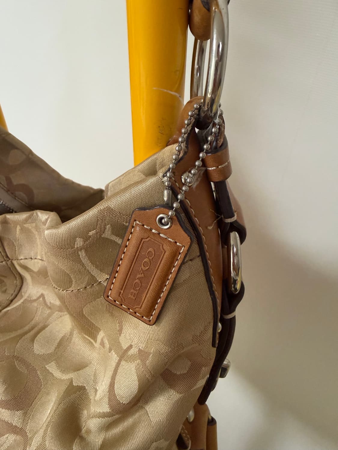 코치 시그니처 숄더백 베이지 호보백 상품이미지3