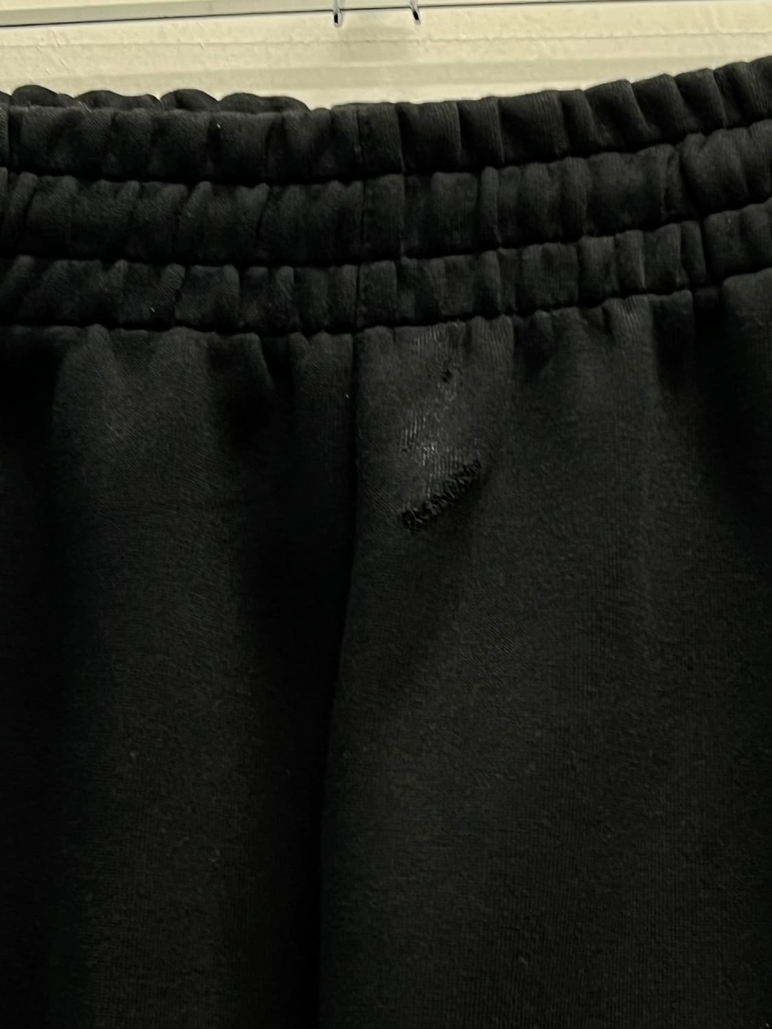 아디다스 뉴클래식 스웨트팬츠 블랙 클라우드 화이트 상품이미지4