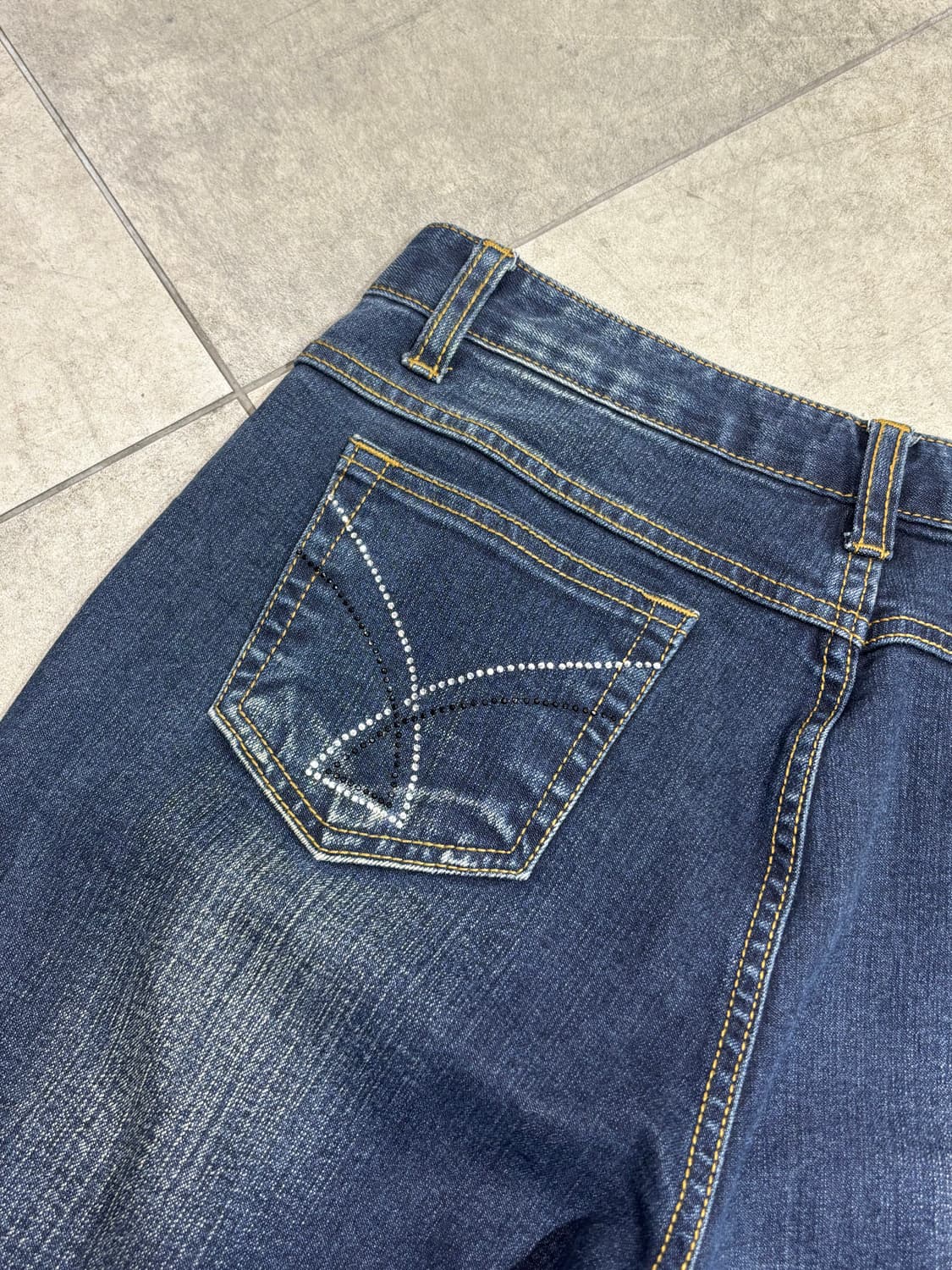 큐빅 디테일 세미 부츠컷 데님 팬츠 상품이미지10