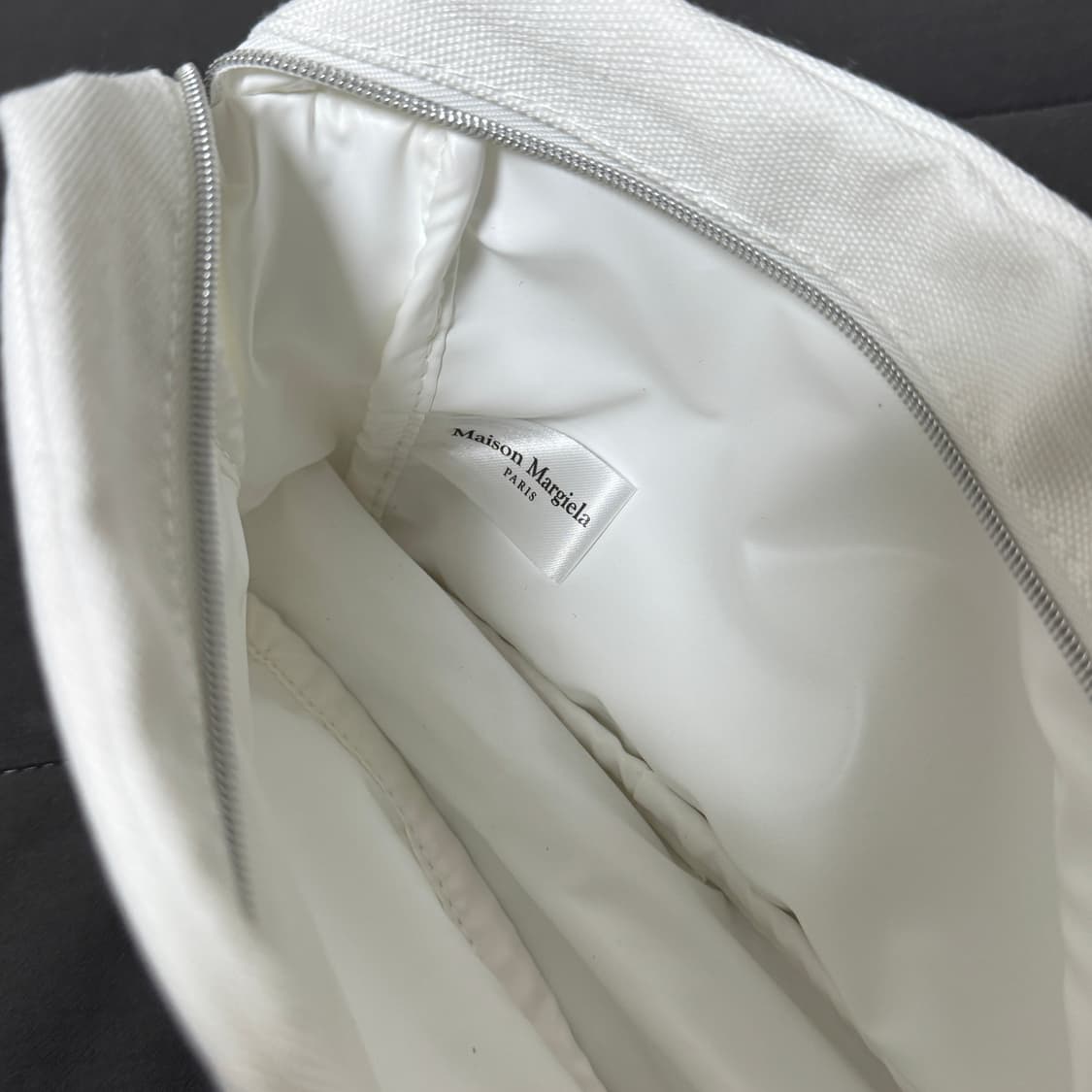 메종 마르지엘라 화이트 캔버스 토트백+파우치 새상품 상품이미지6