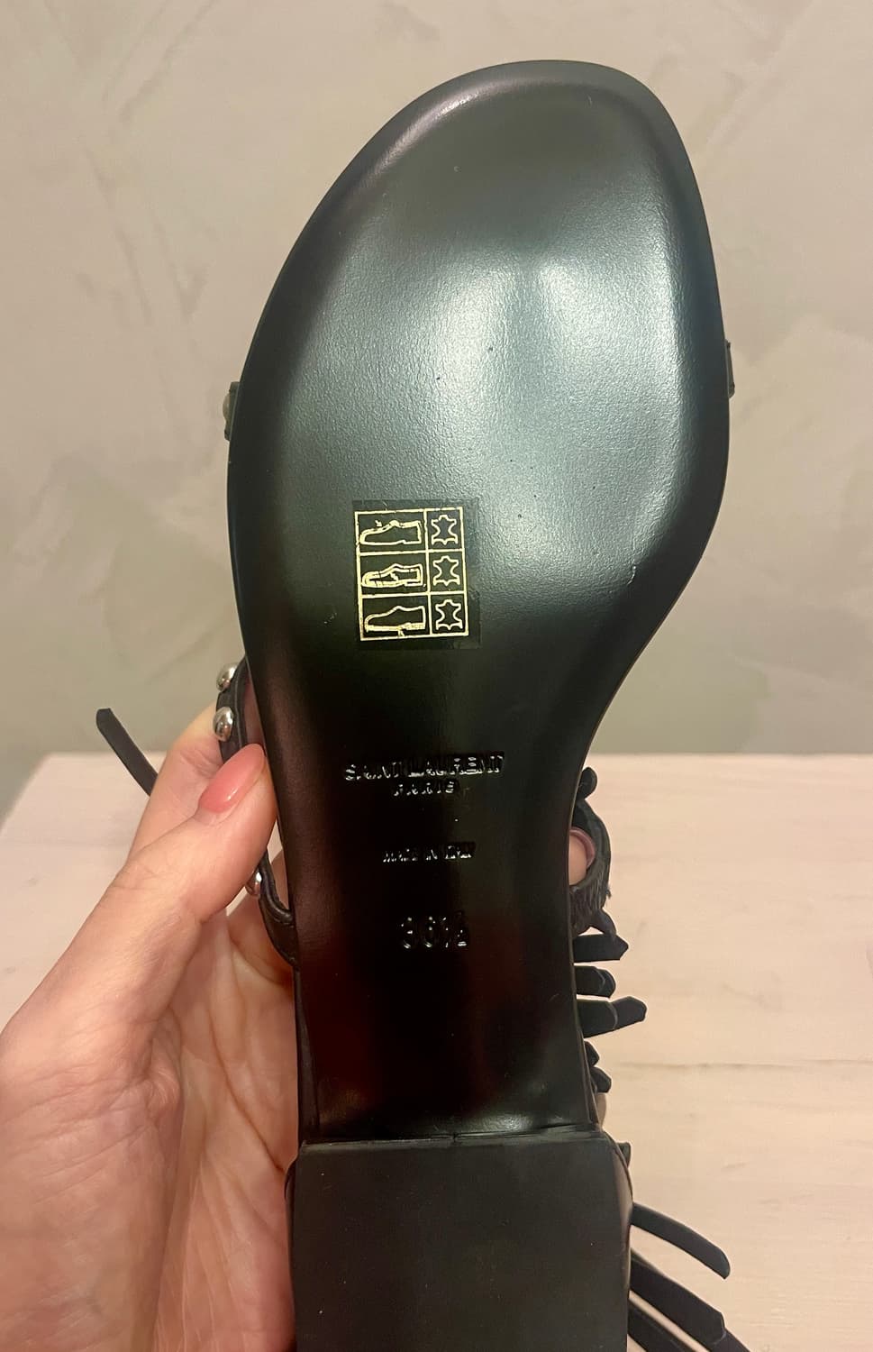 생 로랑Saint Laurent스터드 프린지 가죽 플랫 샌들 (36.5) 상품이미지7