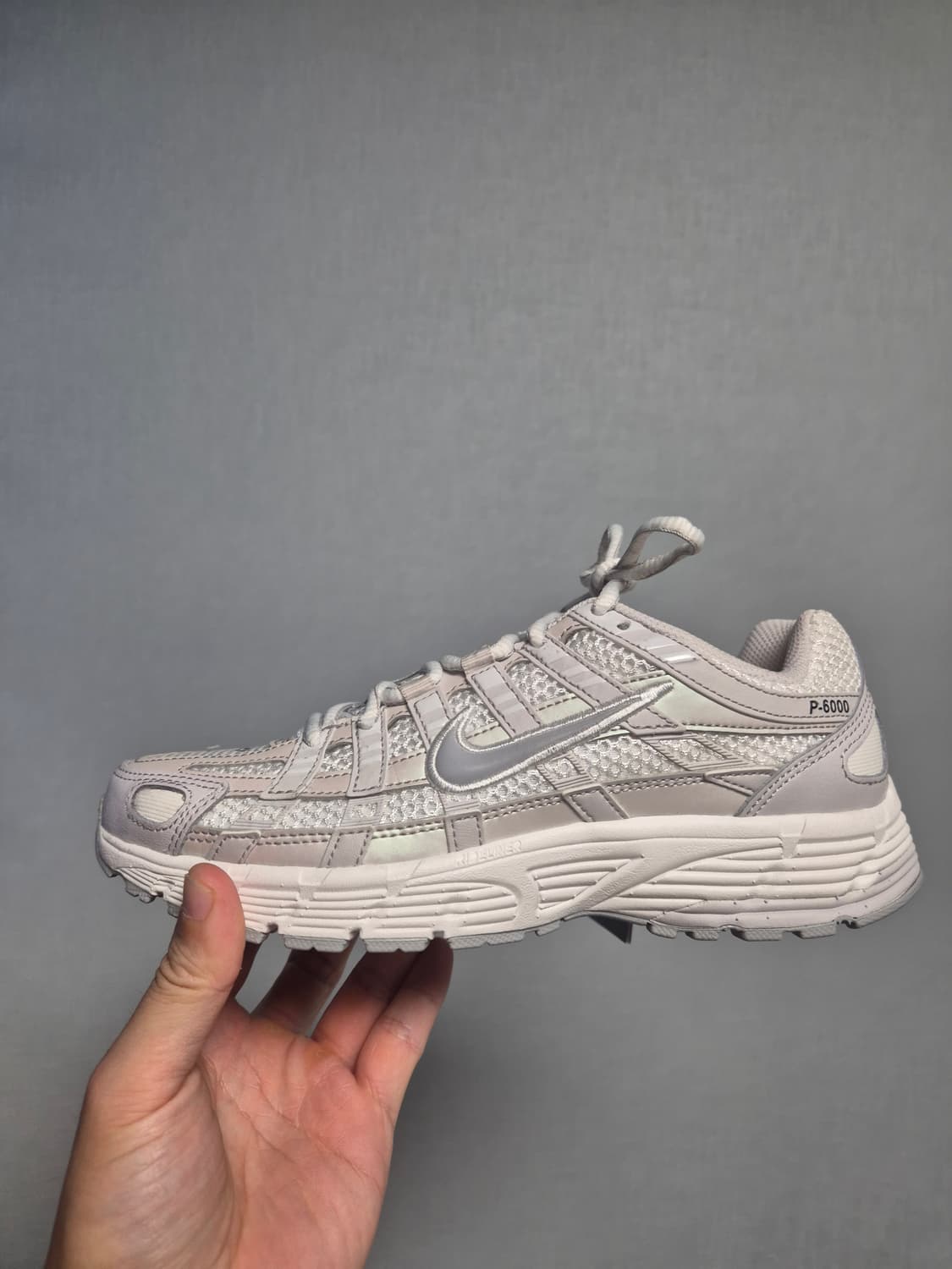 [새상품/235] 나이키 P-6000 SE 서밋 화이트 바스트 그레이 상품이미지1
