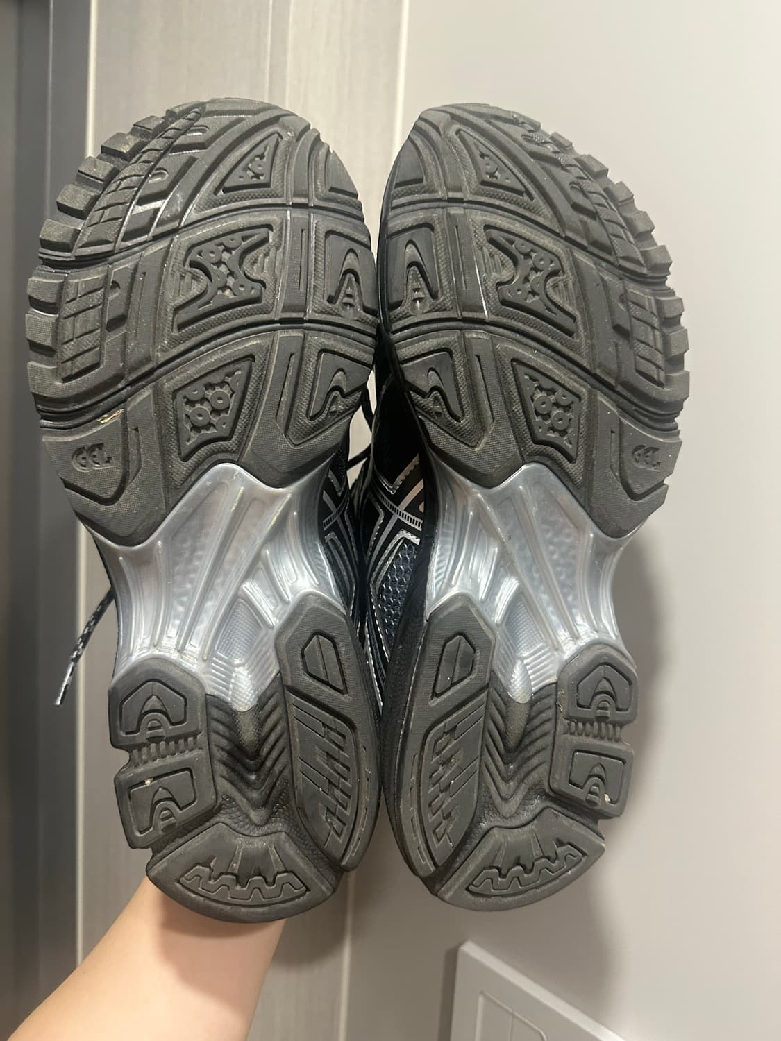 아식스 젤 님버스 10.1 블랙 퓨어 실버  285 상품이미지5