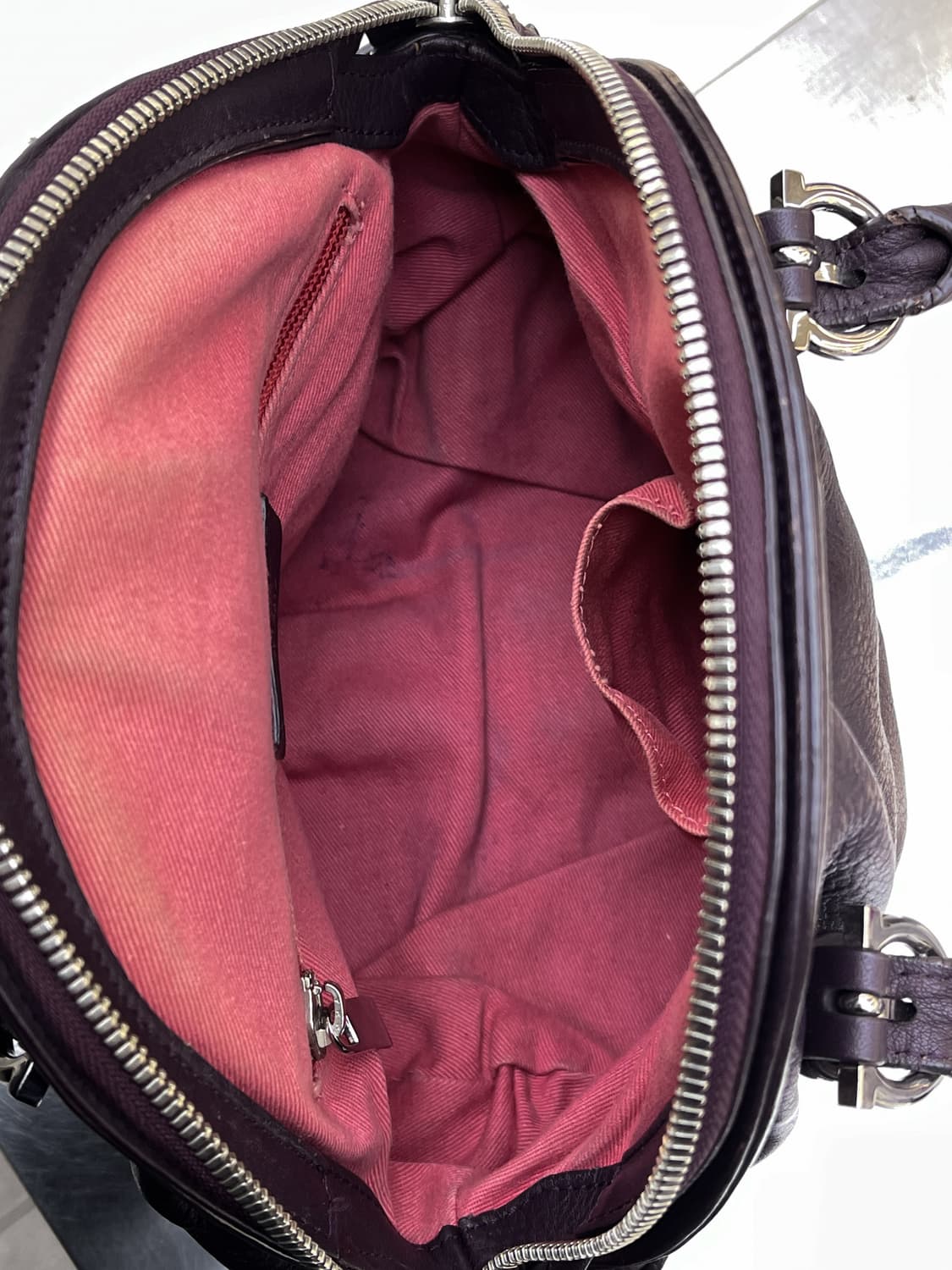 살바토레 페라가모 버건디 미니 볼 백 상품이미지8