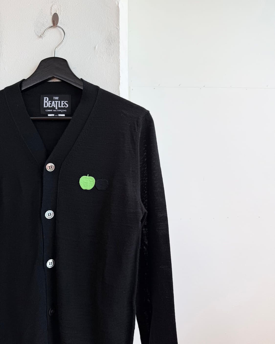 더 비틀즈 x 꼼데가르송 블랙 애플 가디건  상품이미지5