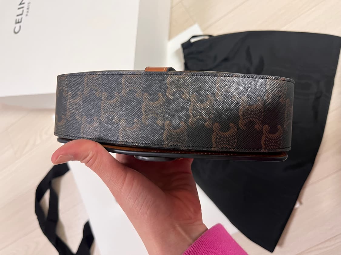 셀린느 클러치 온 스트랩 타부백 상품이미지9