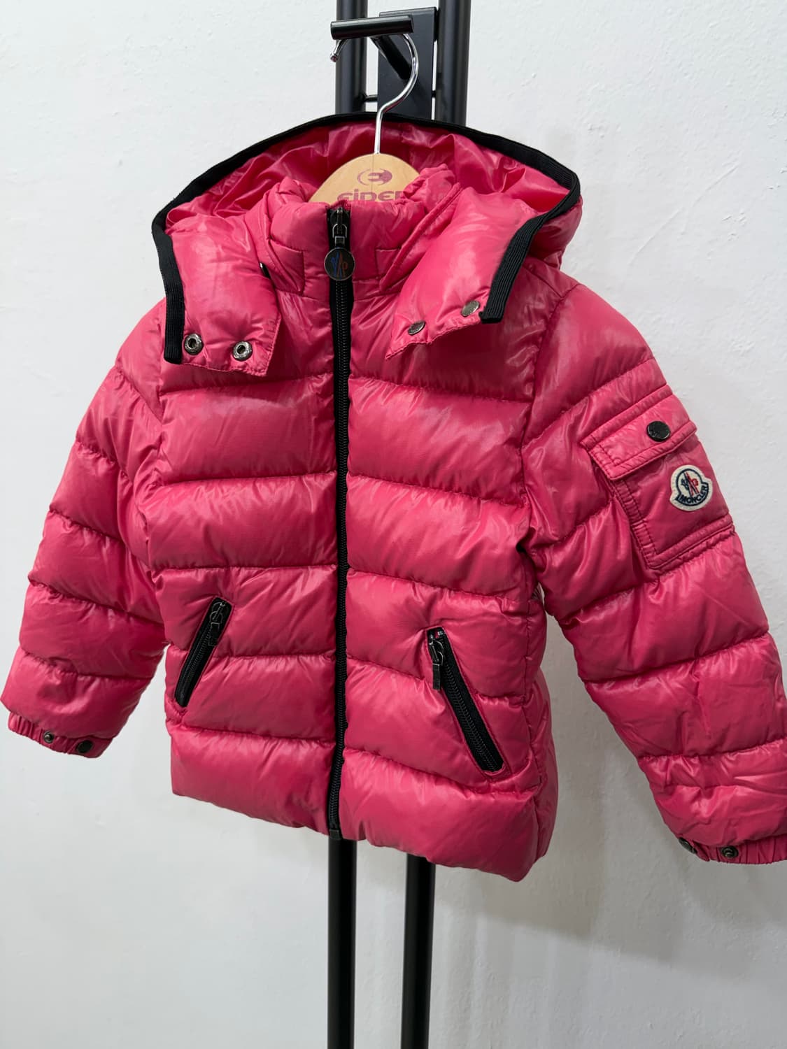 정품) 몽클레어 키즈 핑크 패딩 점퍼 2Y 상품이미지3