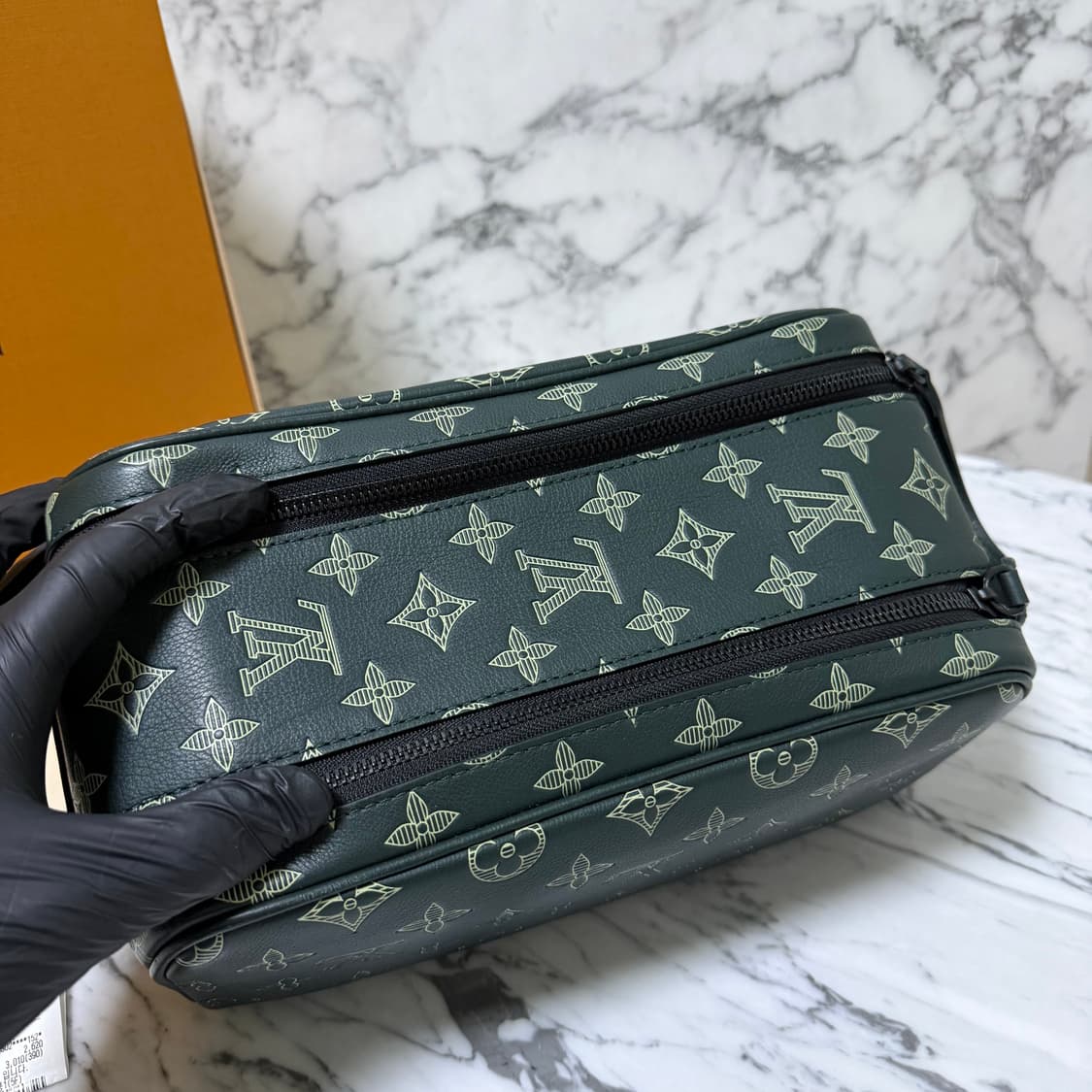 루이비통 이클립스 쉐도우 돕키트 파우치 클러치 상품이미지3