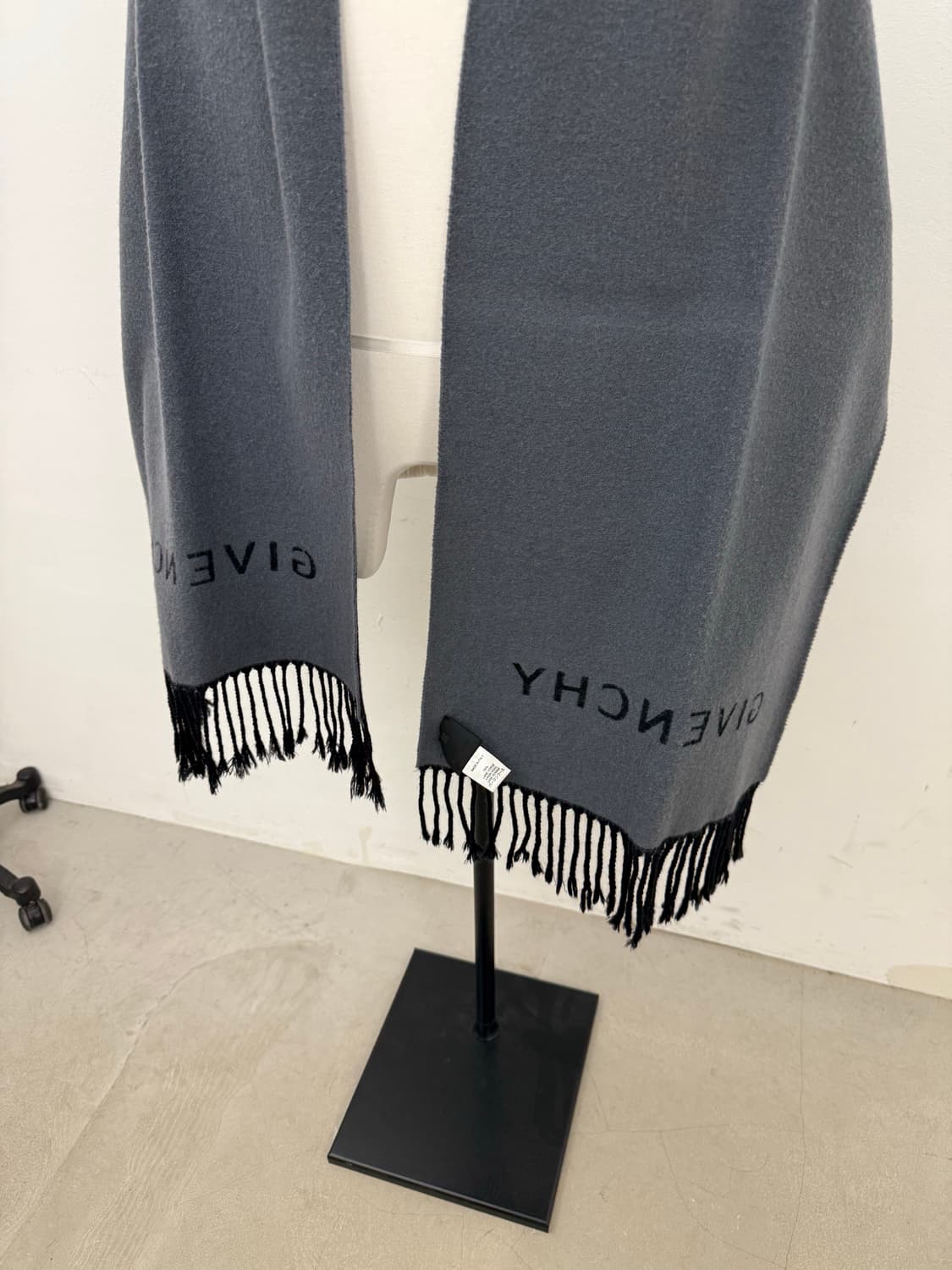 Givenchy Reversible Virgin Wool Muffler 상품이미지7