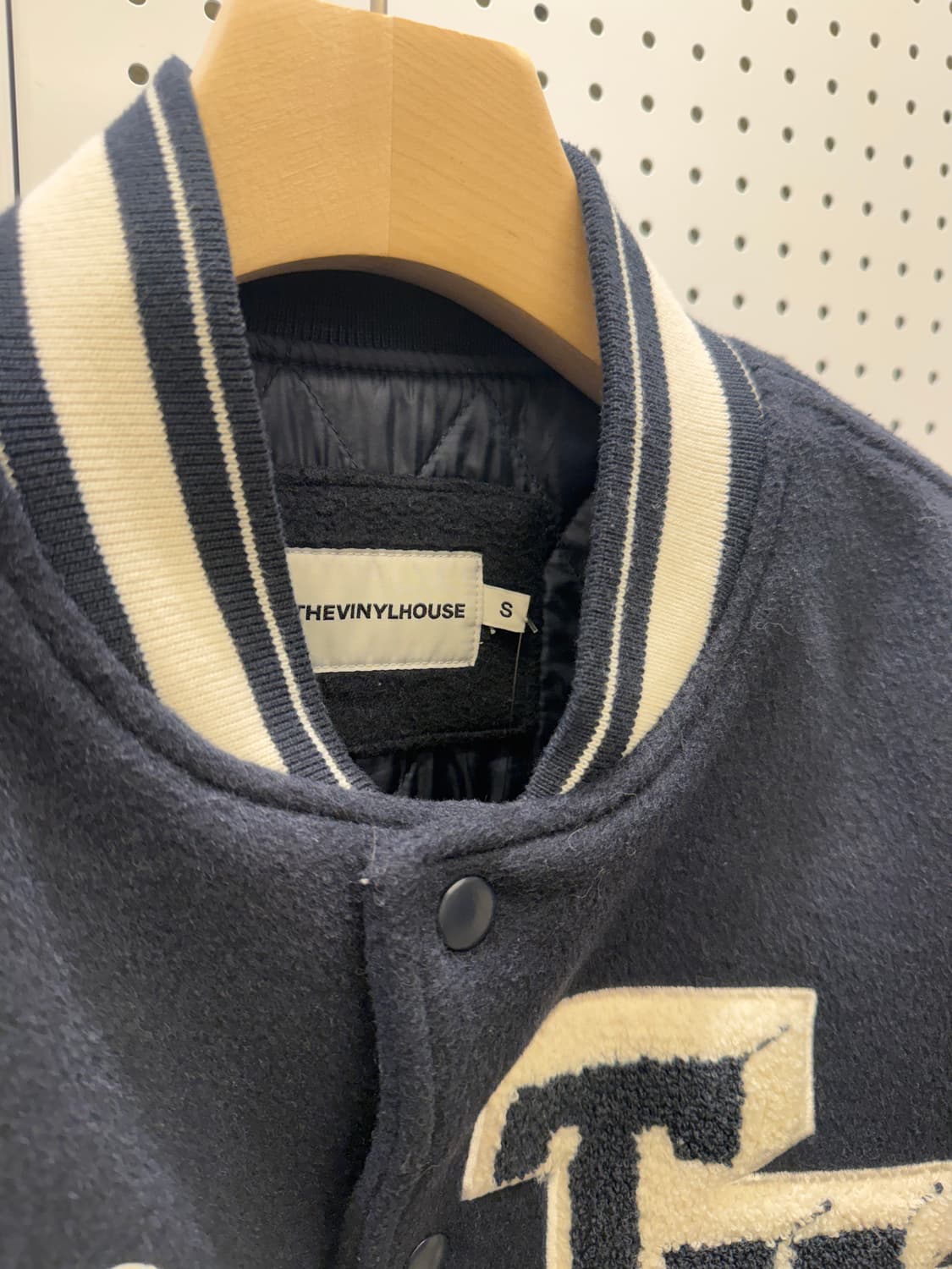 더바이닐하우스 빅로고 패치 레더 모직 바시티 자켓 U300 상품이미지5