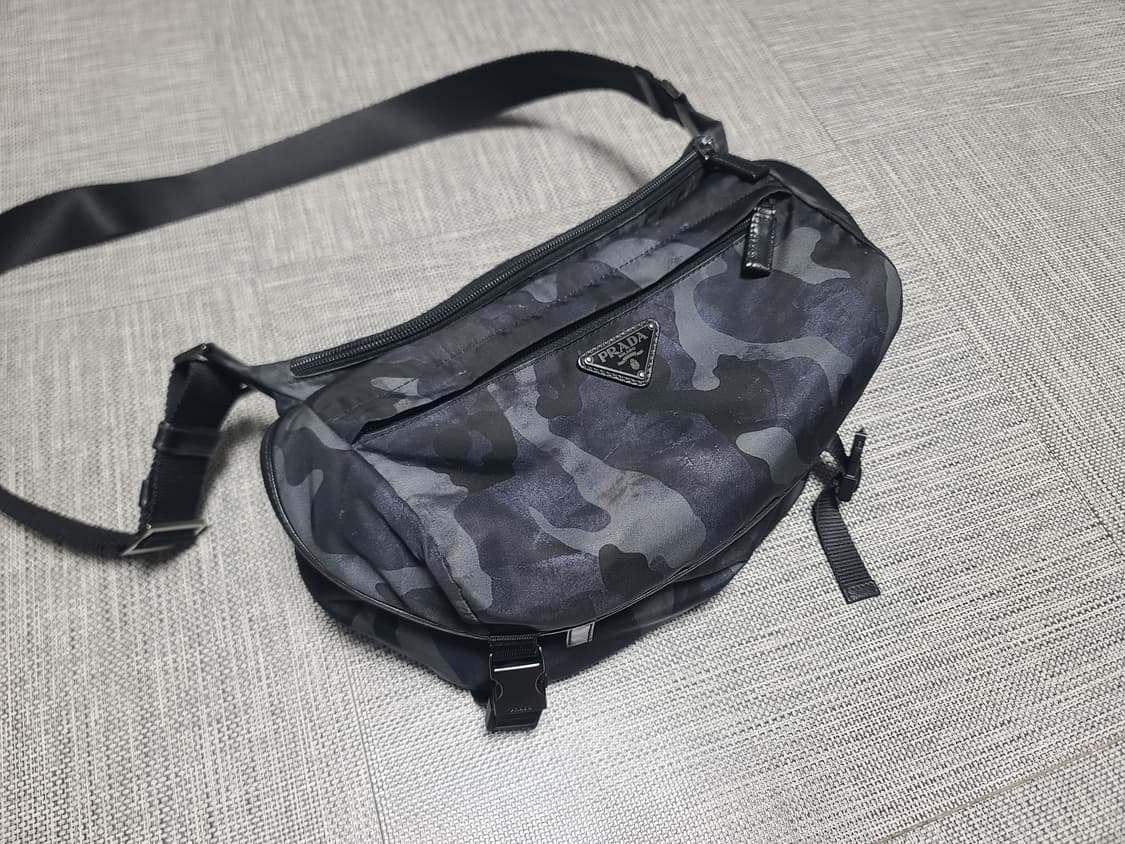 프라다 바이커백 미디엄 2vh994 크로스백 바이크백 메신저백 상품이미지1