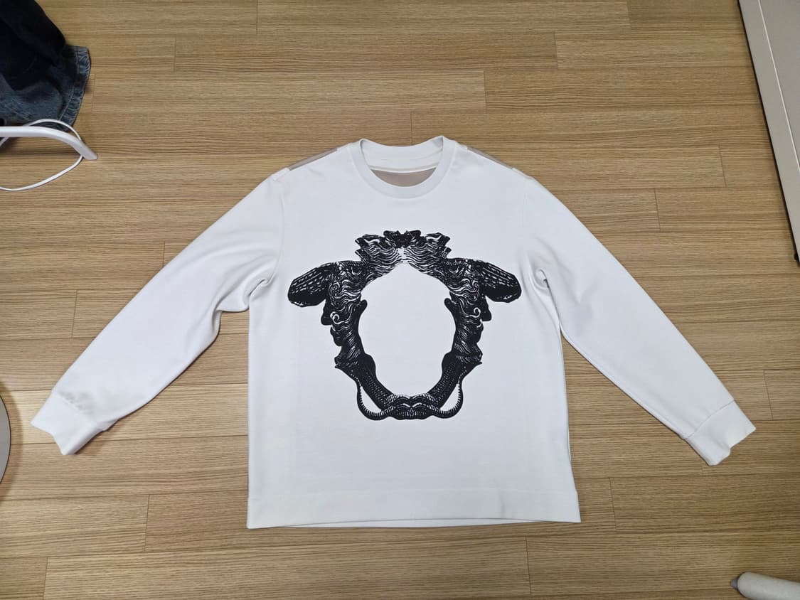 시스템 옴므 SYSTEM HOMME 달빛 왕관 그래픽 맨투맨 상품이미지2