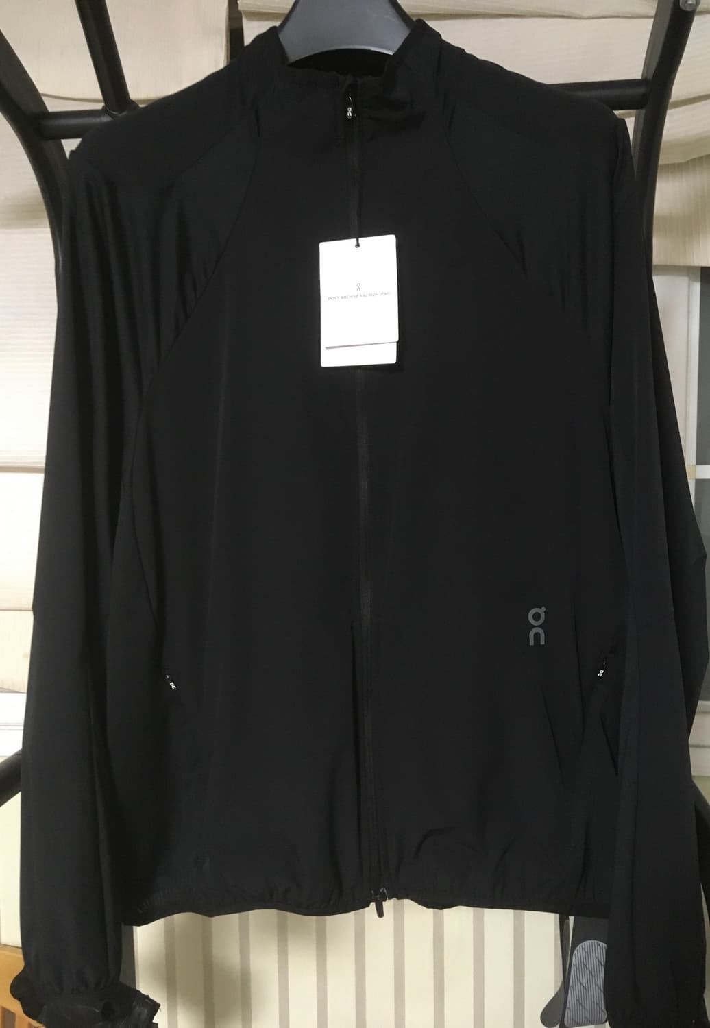 온러닝 파프 바람막이 블랙 판매합니다 상품이미지3