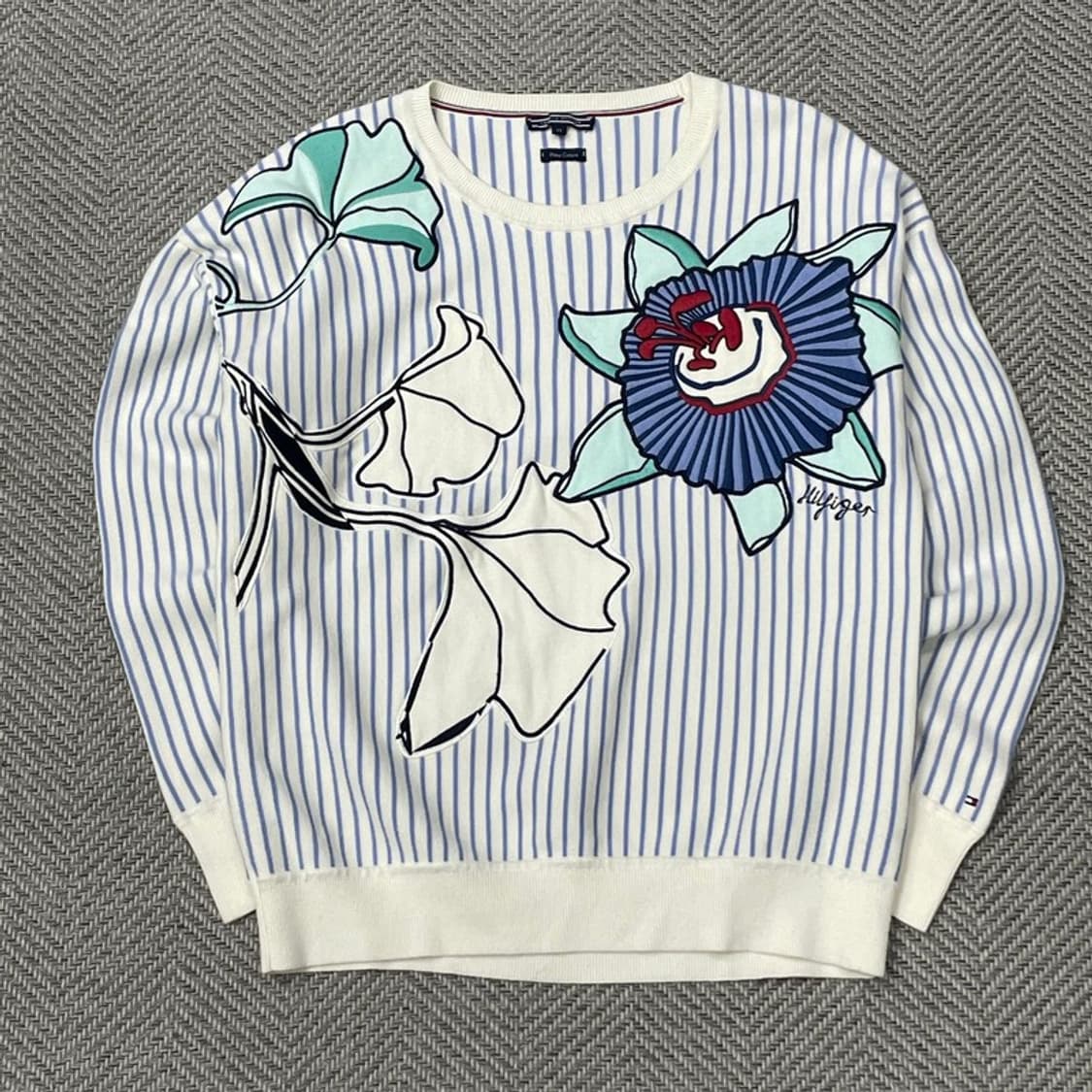 타미힐피거 플라워 자수 니트 v0050 상품이미지1