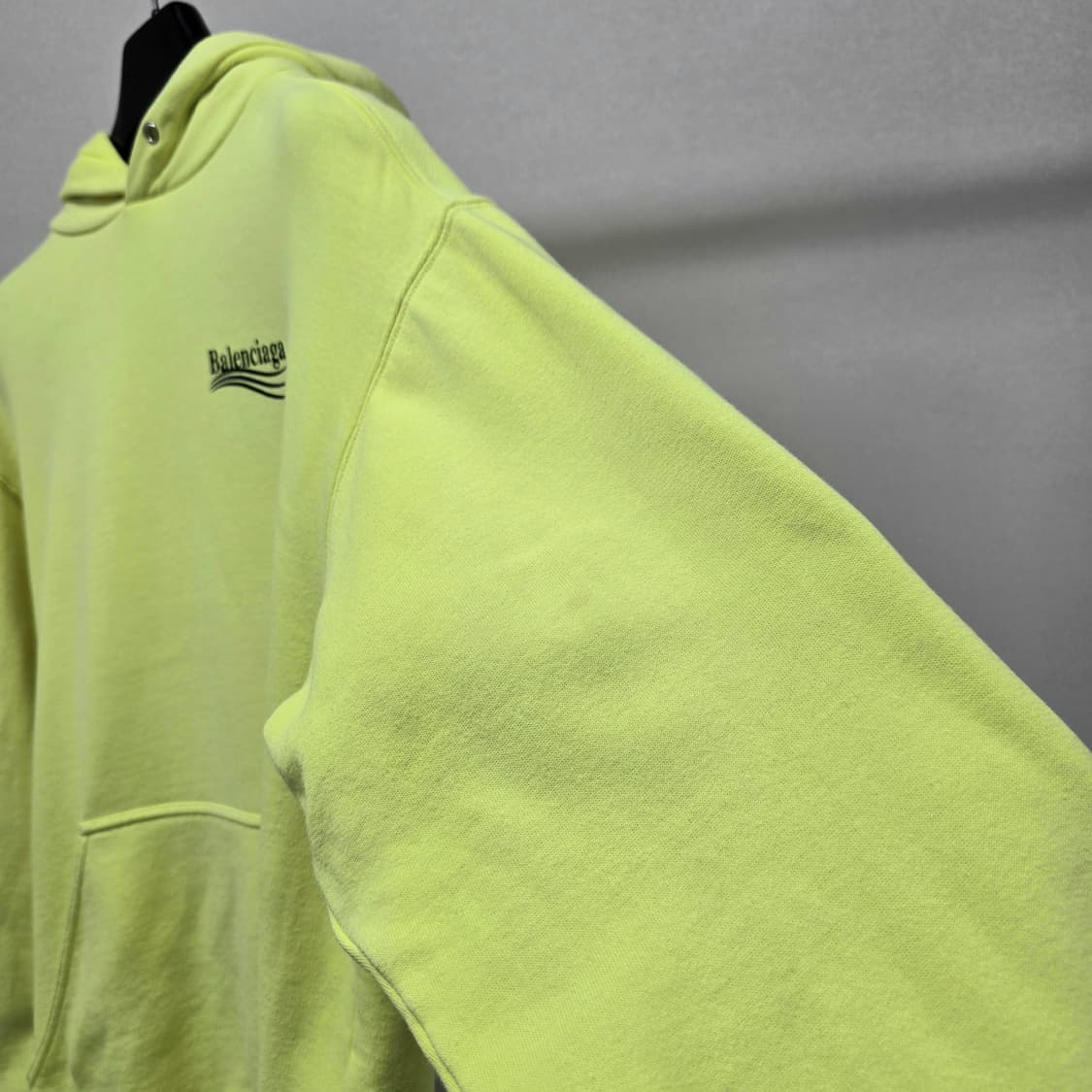 발렌시아가 웨이브 로고 후드 티셔츠 s사이즈 95 100 판매 상품이미지2