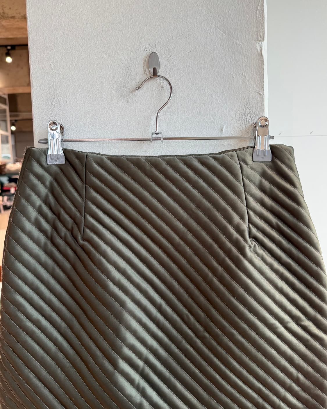 산드로 올리브 퀼팅 미니스커트  상품이미지6