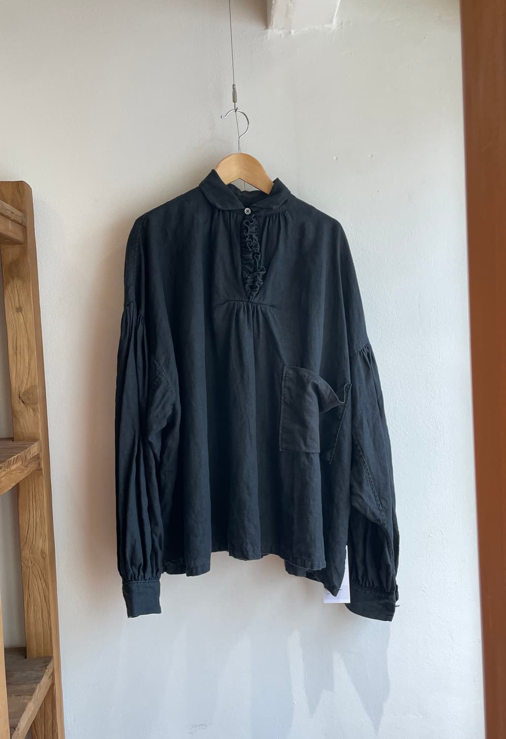 캐피탈 린넨 캔버스 프릴링 지피 블라우스 상품이미지1