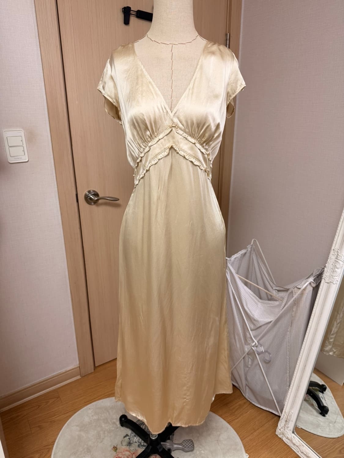 리포메이션 kaye 실크 미디 원피스 상품이미지6