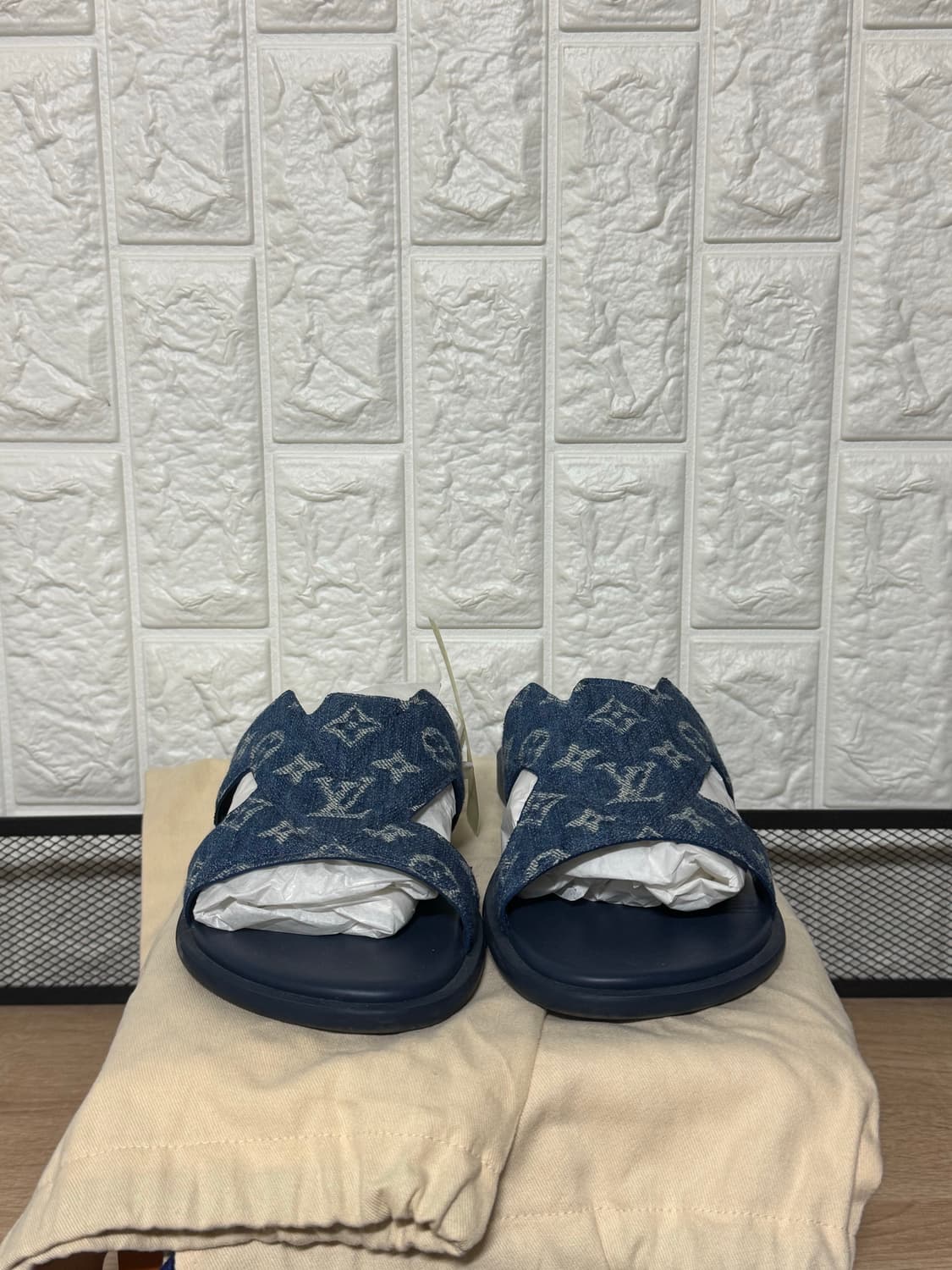 [7] 루이비통 모노그램 데님 오아시스 뮬 슬리퍼 상품이미지3