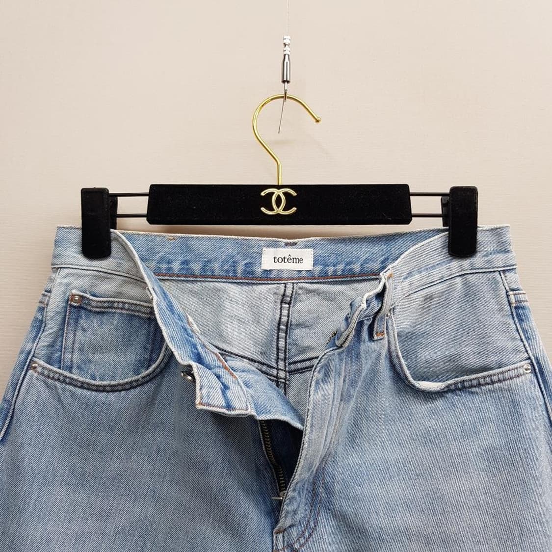 토템 TOTEME 트위스트  데님 팬츠 27사이즈 상품이미지2