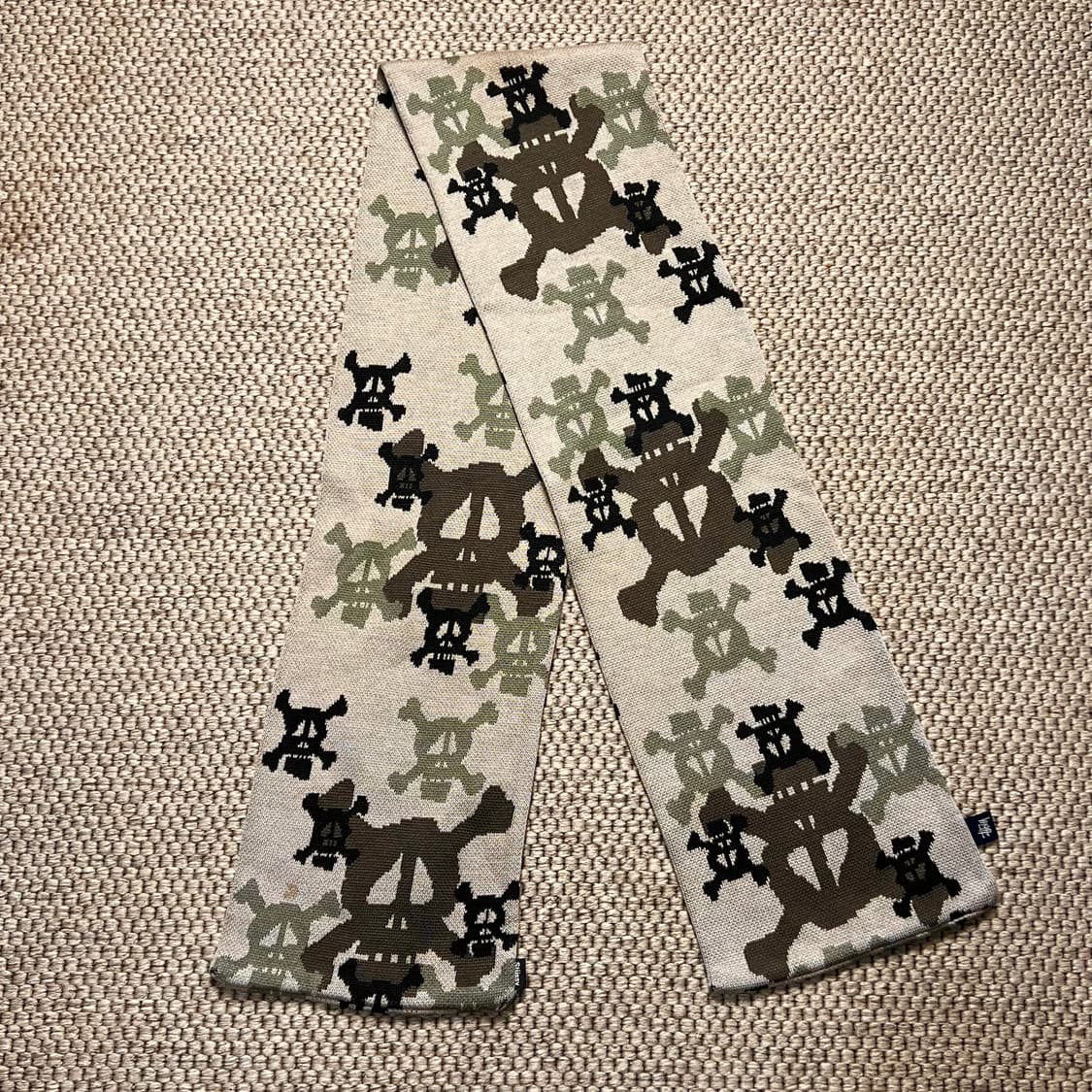 스투시 스컬 카모 머플러 상품이미지1