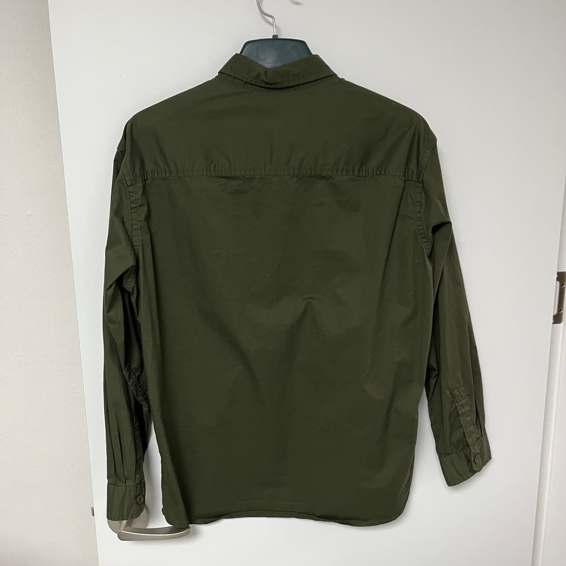 L 유니클로 카키 긴팔셔츠 상품이미지2