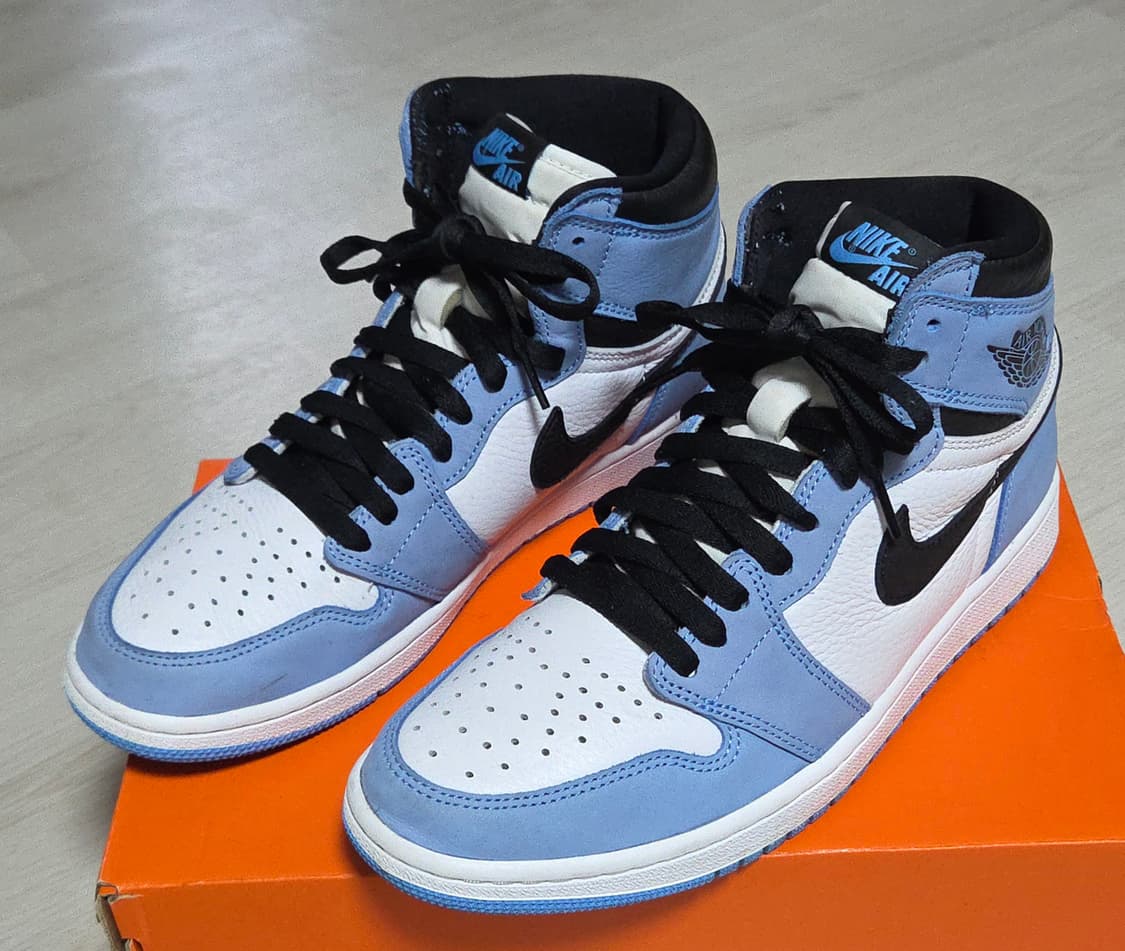 나이키 조던1 하이 레트로 유니버시티 블루 상품이미지1
