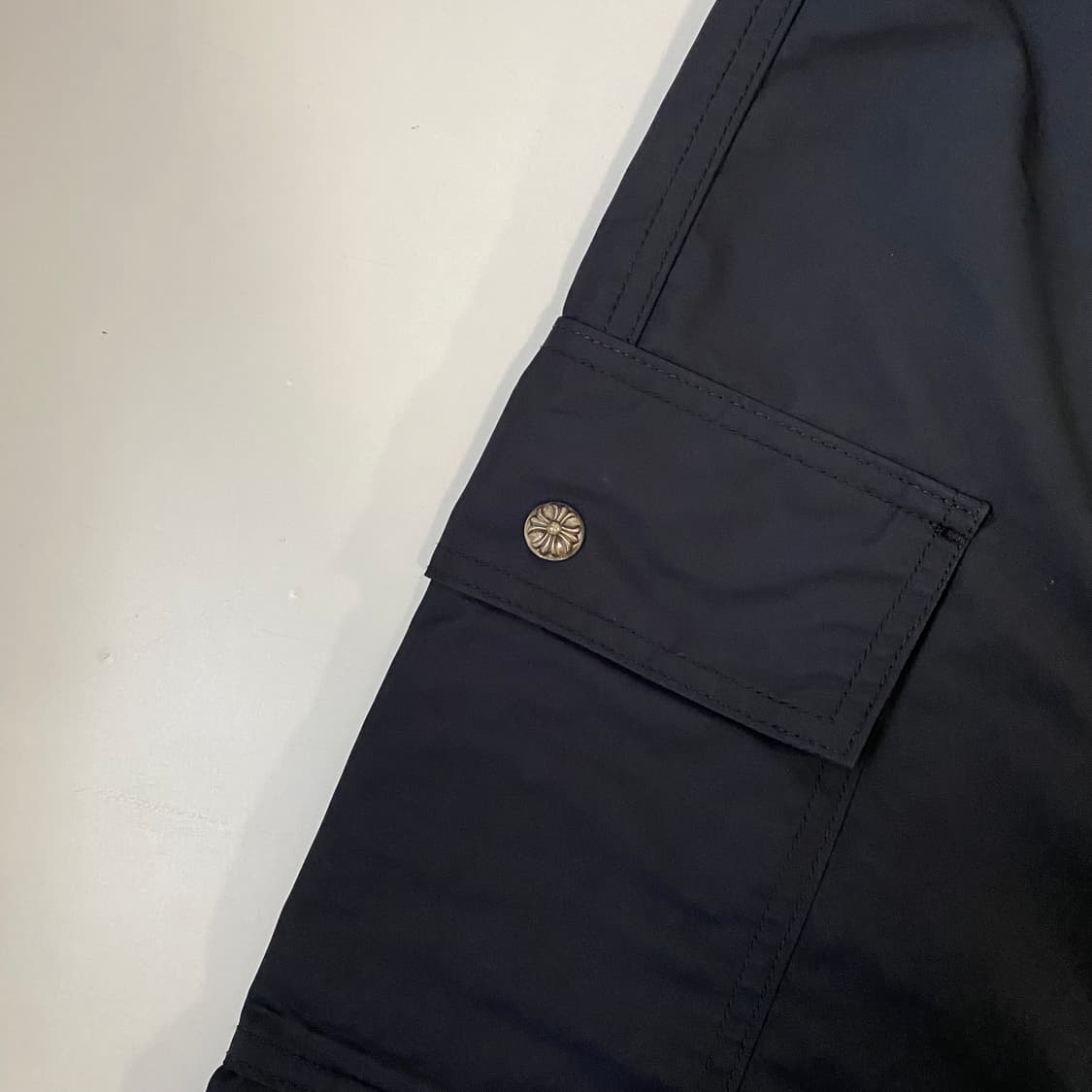 [27] 크롬하츠 크로스 레더 패치 나일론 카고 롱 스커트 블랙 상품이미지3