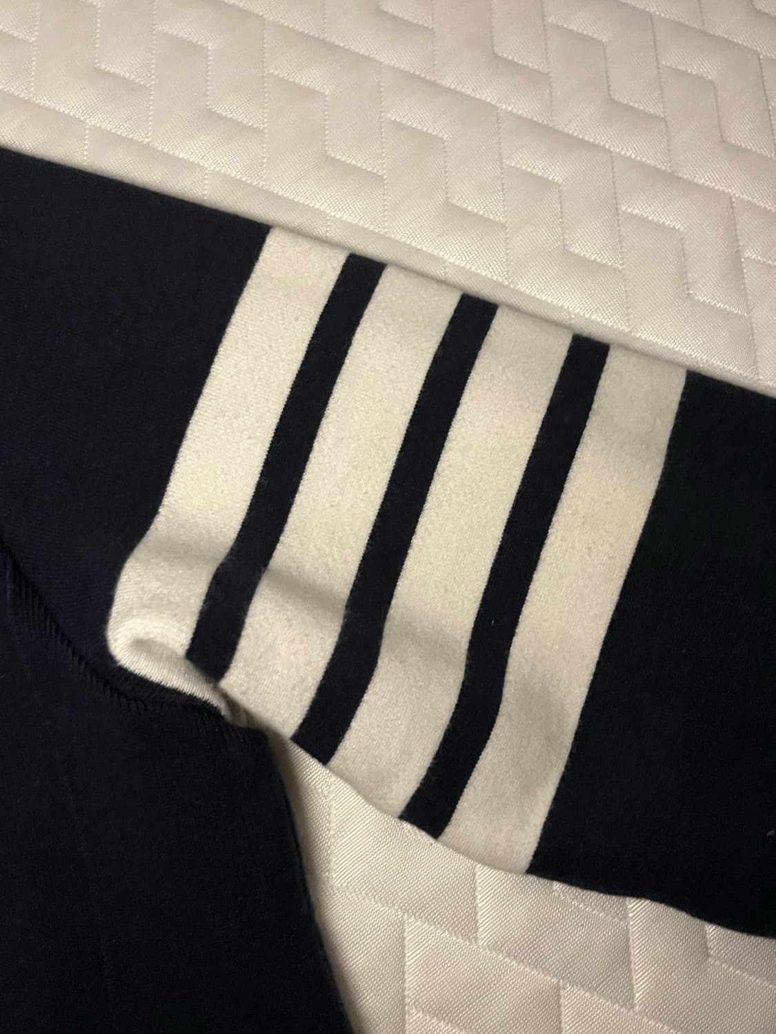 톰브라운 맨투맨 1사이즈 네이비 상품이미지7