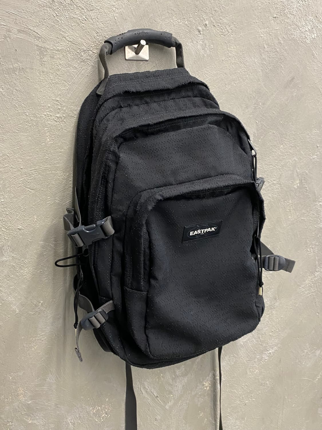 [40*53] Eastpak 이스트팩 블랙 백팩 상품이미지3