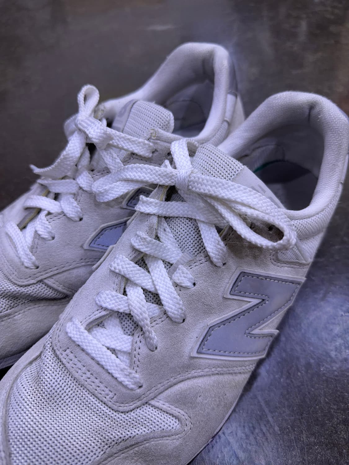 뉴발란스 996 스웨이드 그레이 스니커즈 270 상품이미지4