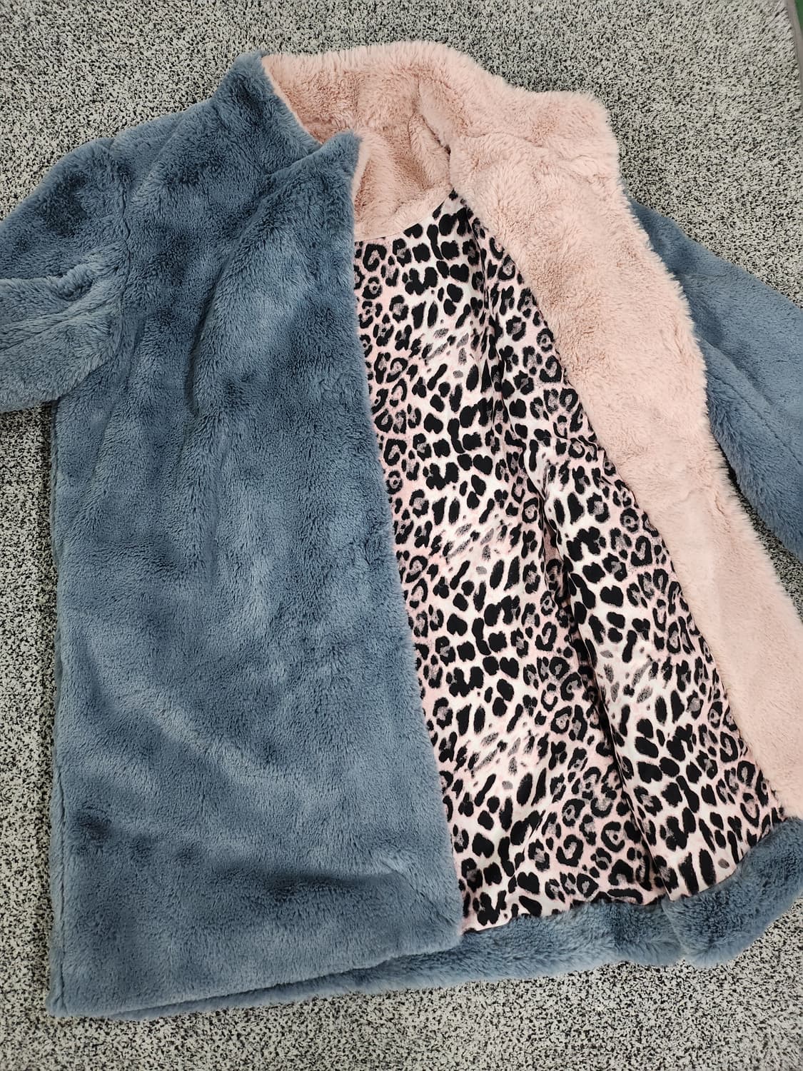 블루 & 핑크 배색 페이크 퍼 코트 상품이미지3