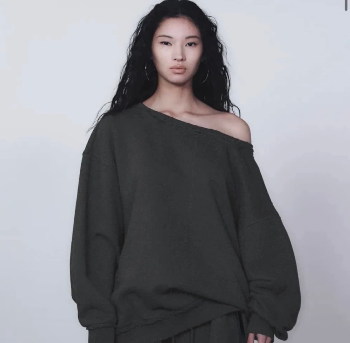 트리밍버드 Scratch Damage Boat Neck Sweat 상품이미지1