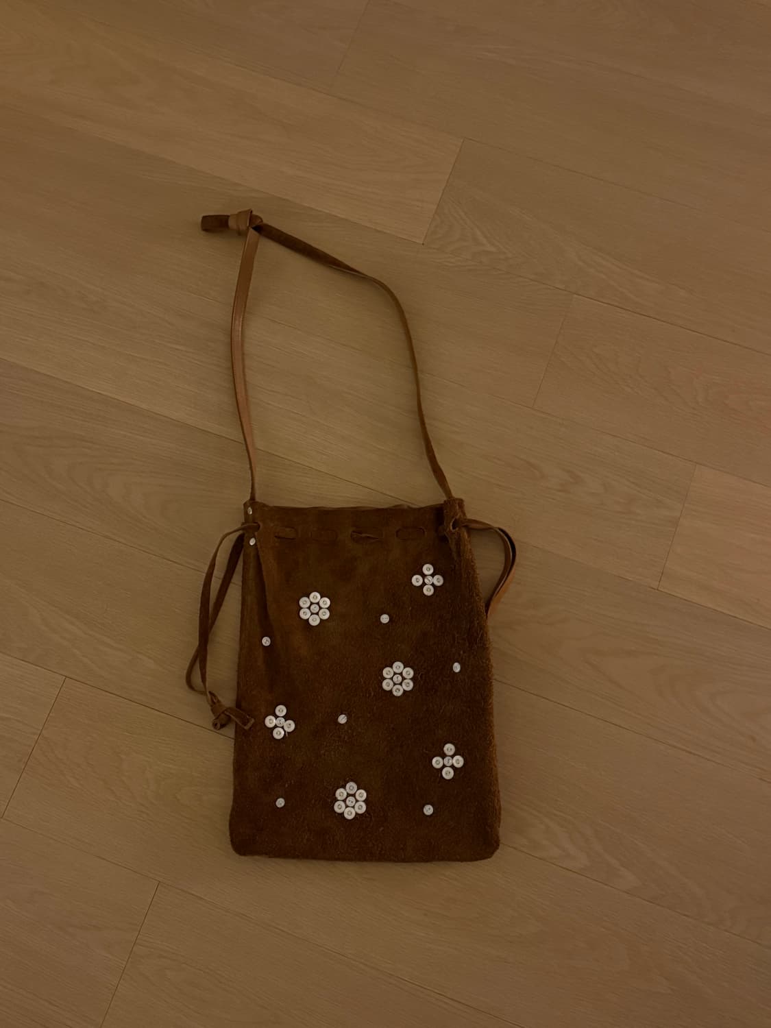 BODE 보디 스웨이드 플라워 숄더백 Bode Pearly Cinched 상품이미지5