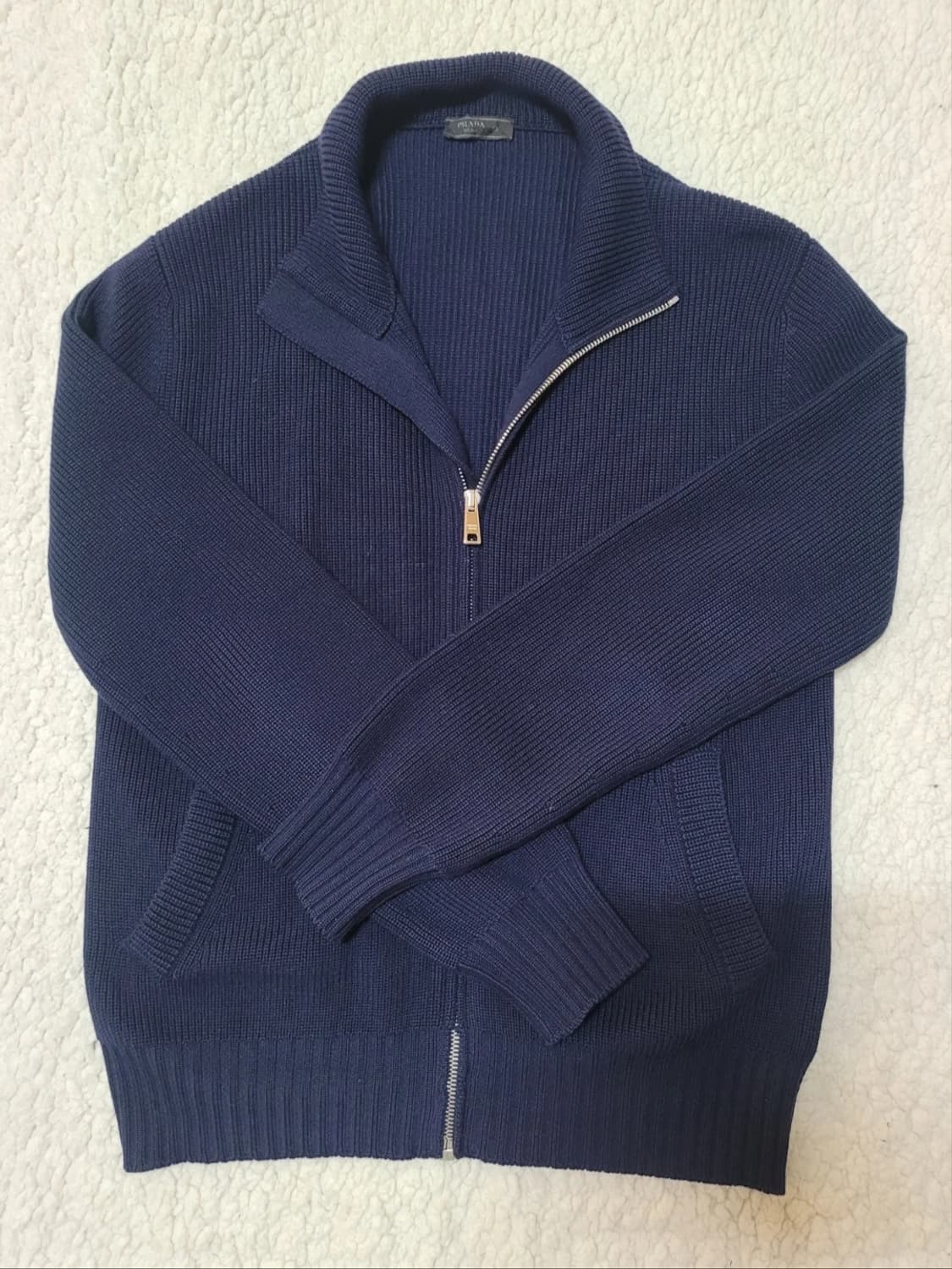  프라다 집업니트 팝니다 상품이미지1