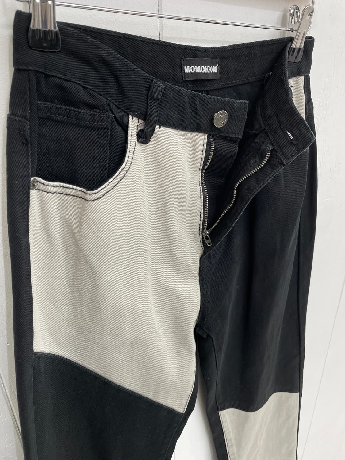 모모크롬(MOMOKROM) 투톤 컬러블록 사선 배색 와이드 데님 팬츠 상품이미지4