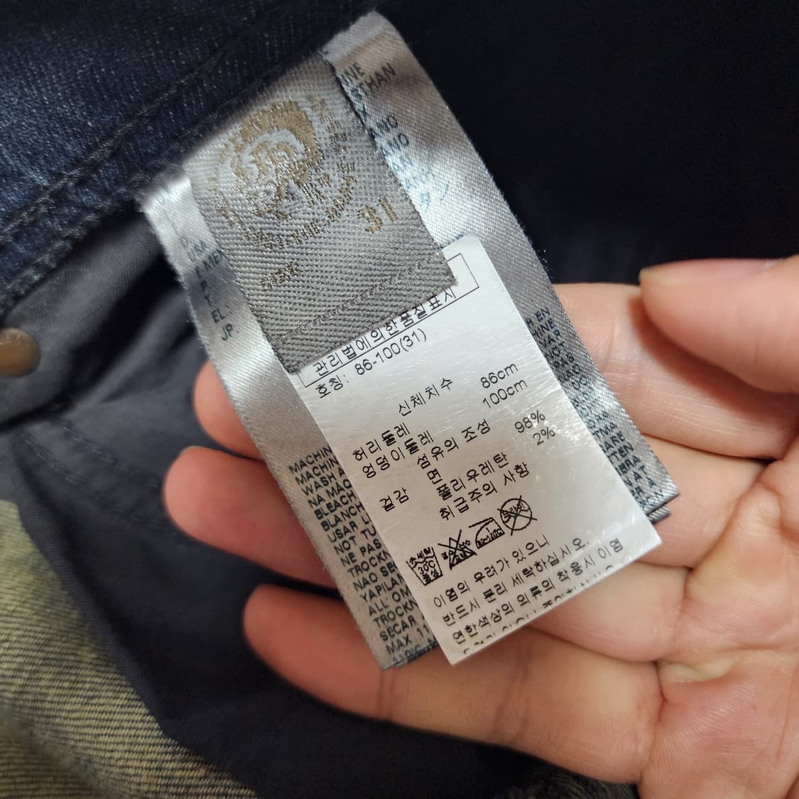 DIESEL 테이퍼드 코티드 워싱 데님팬츠 상품이미지9