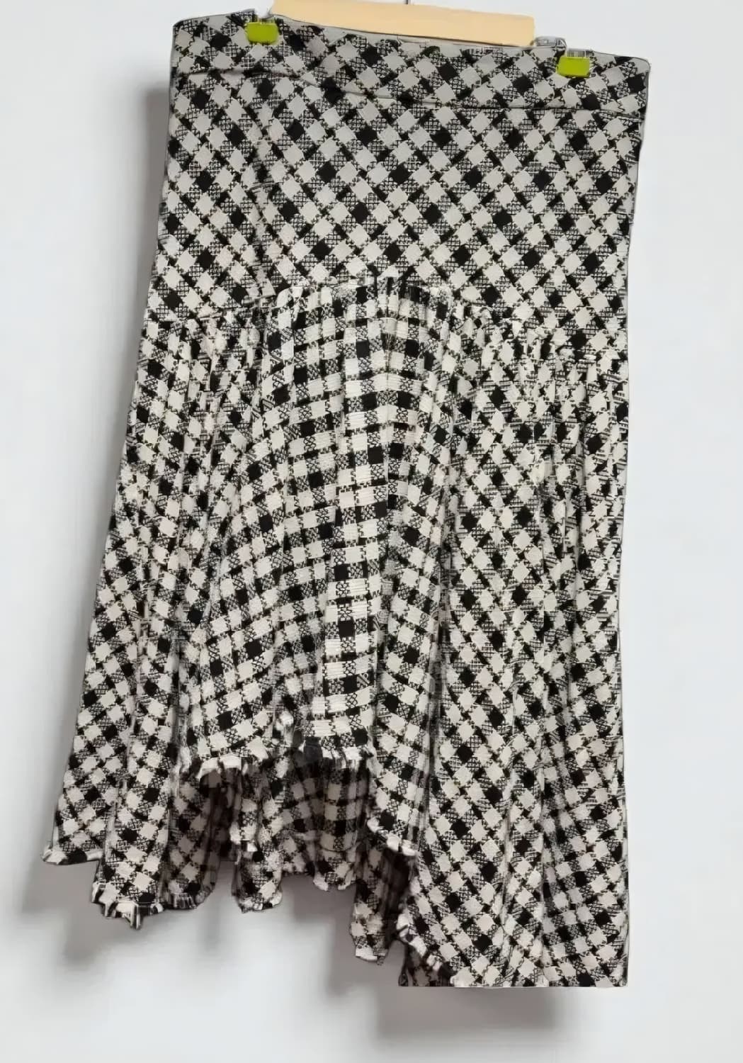 럭키슈에뜨 체크 트위드 언발 플레어 스커트 38  상품이미지2