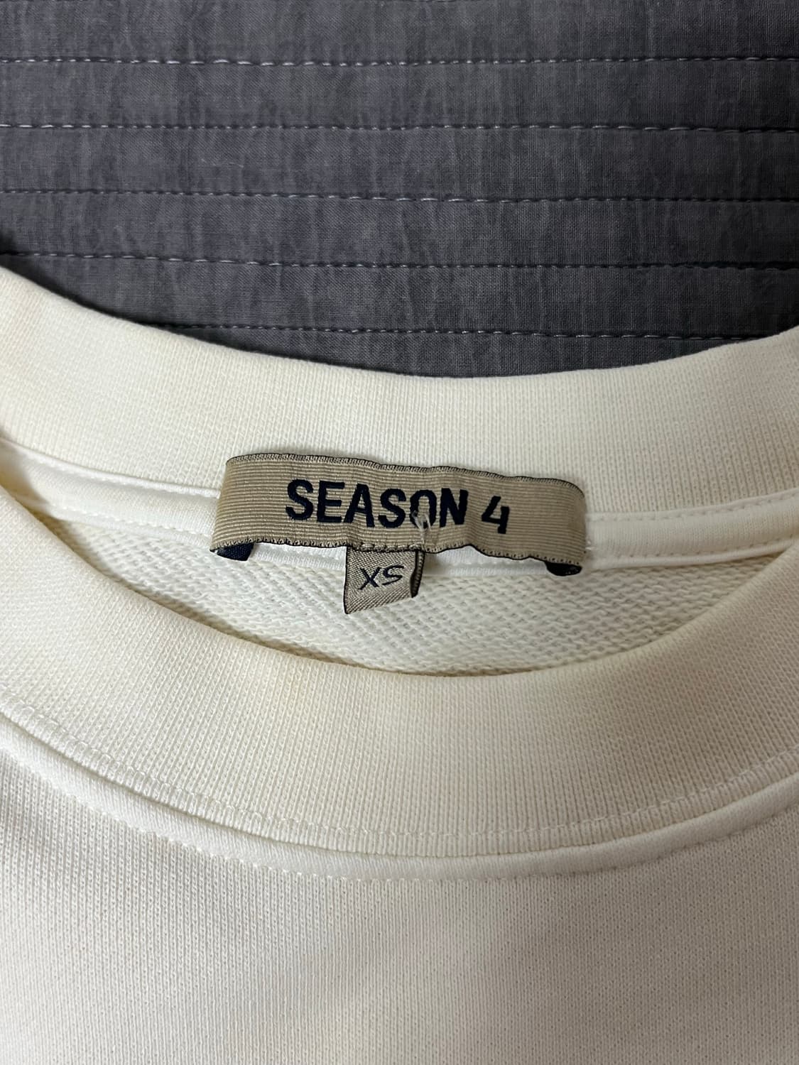 이지 시즌4 크루넥 오프화이트 XS 상품이미지2