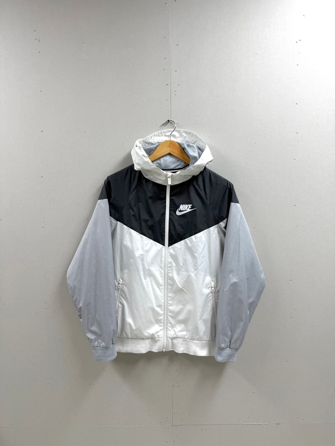 여성 80 (44~55) / 나이키 윈드러너 바람막이   상품이미지1