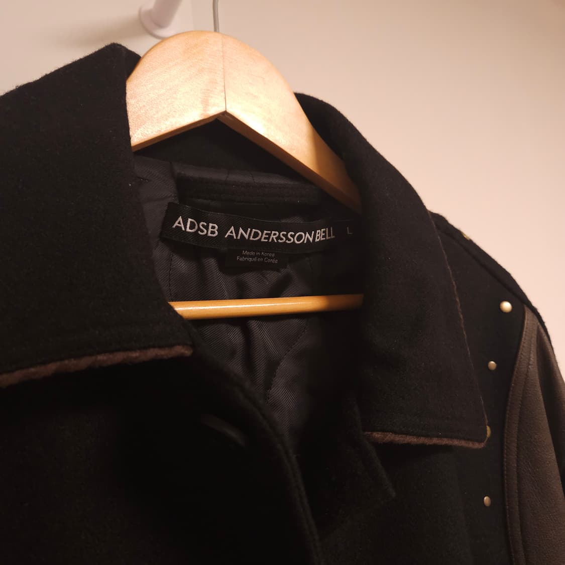 [L] 앤더슨벨 레더트리밍 스테디움 점퍼 상품이미지3