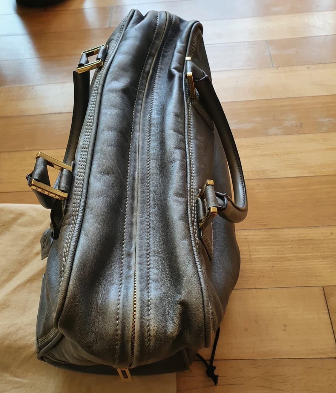 로에베 loewe 레더 도트백 그레이 숄더백  상품이미지4