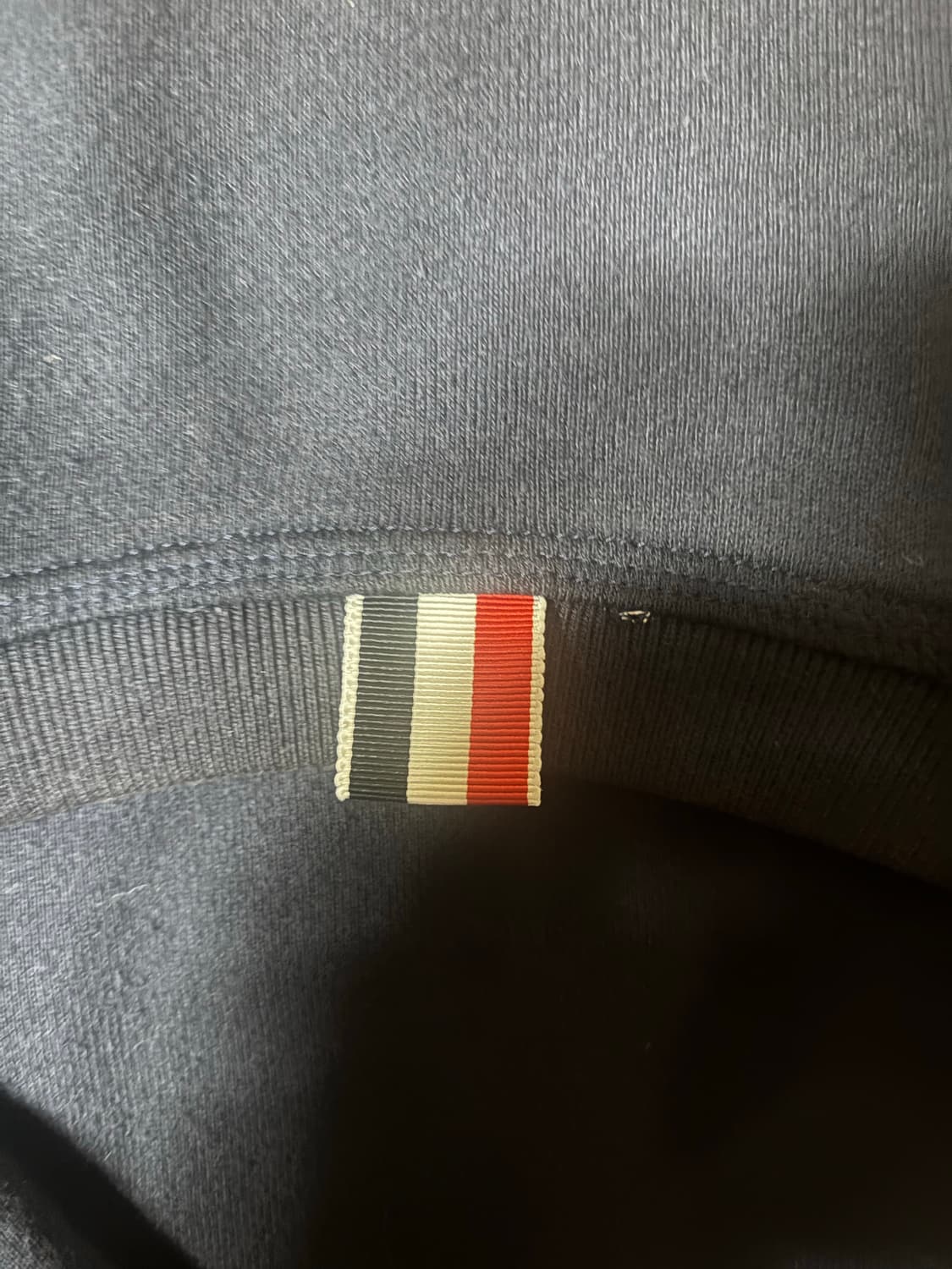 톰브라운 사선완장 맨투맨 네이비  상품이미지3