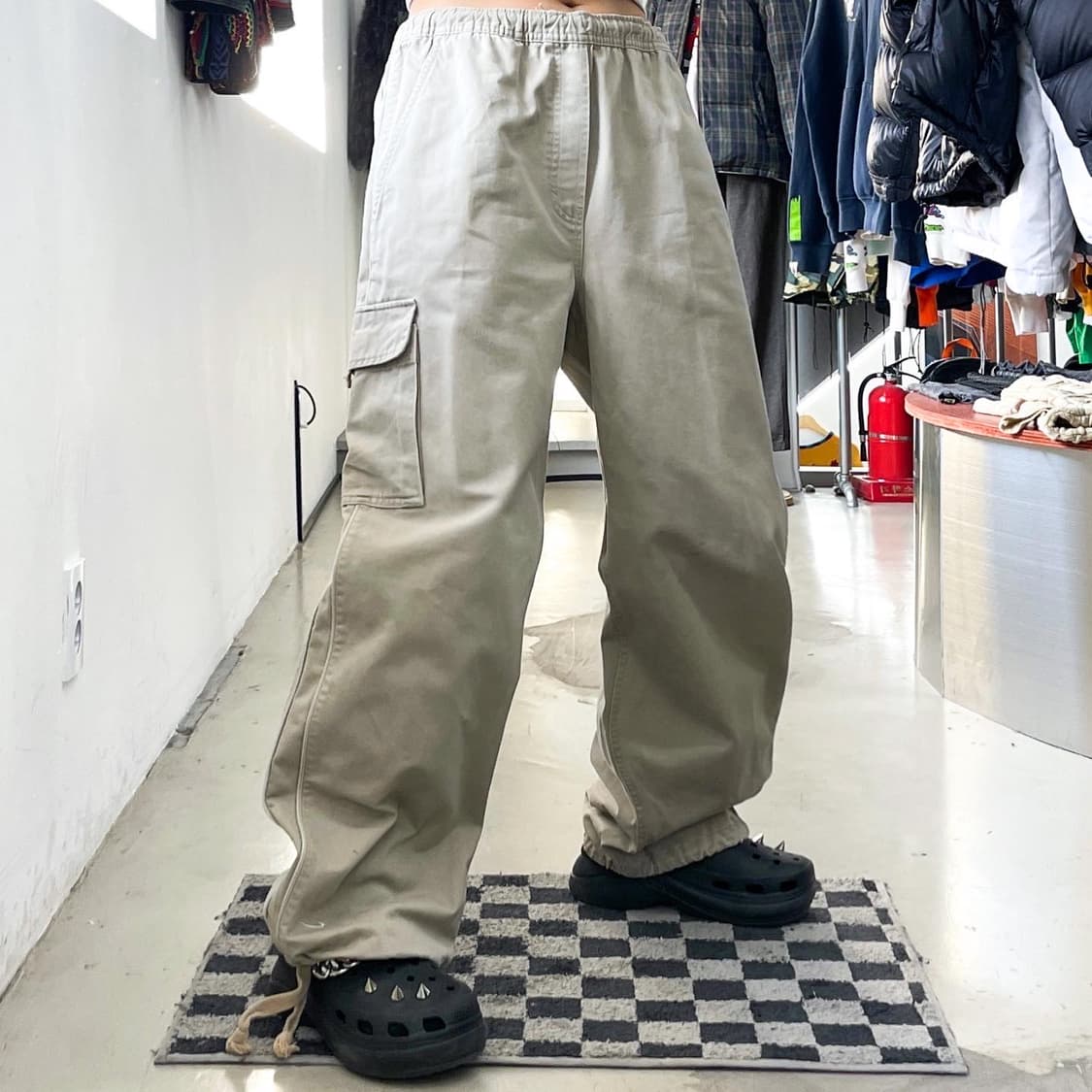 나이키 00s 스우시 원포켓 베이지 와이드 카고조거팬츠 상품이미지1