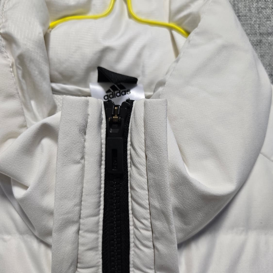 아디다스 여성 덕다운 경량 패딩  상품이미지4