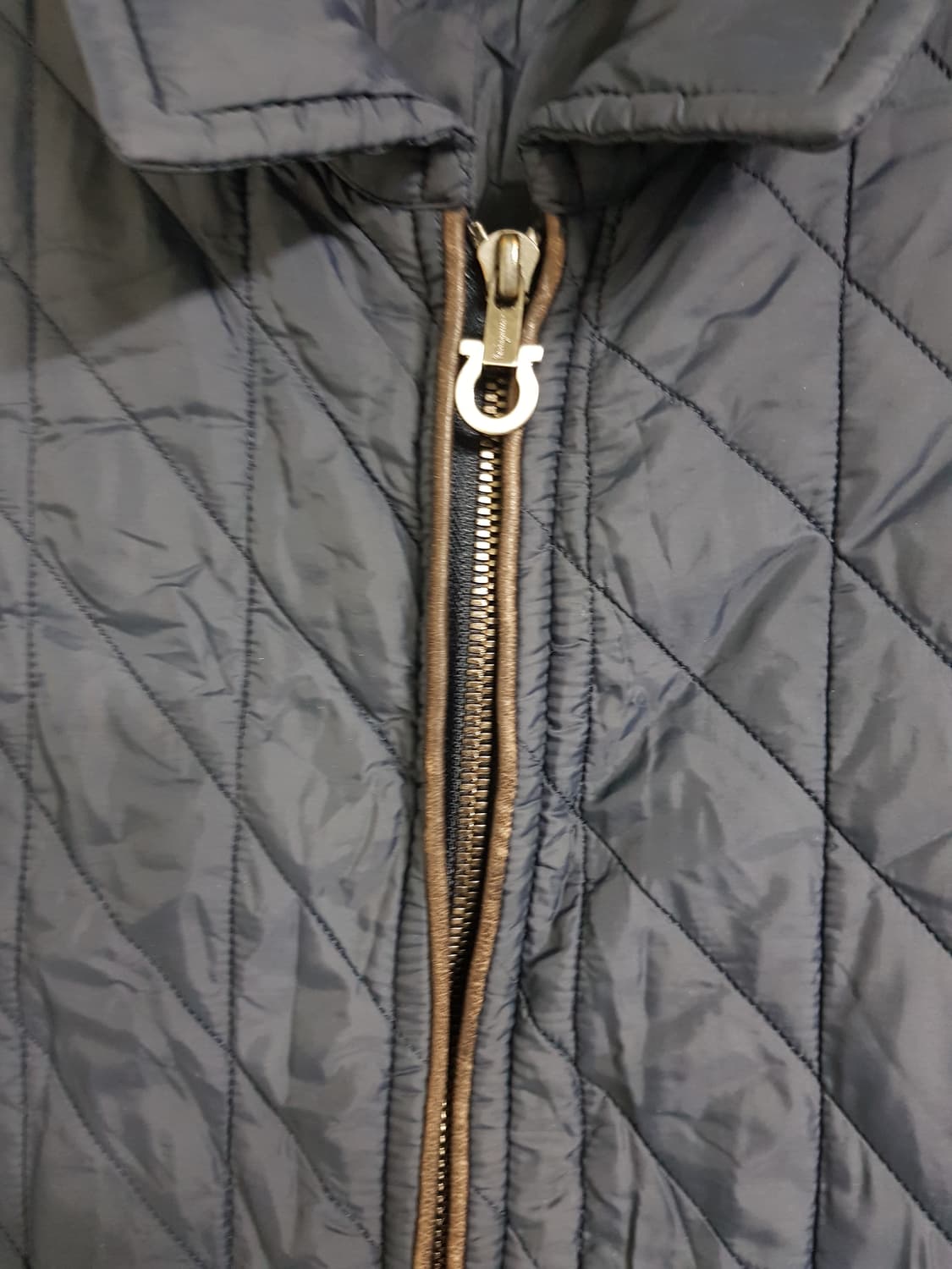 페라가모 퀄팅자켓 50사이즈 경량패딩 상품이미지4