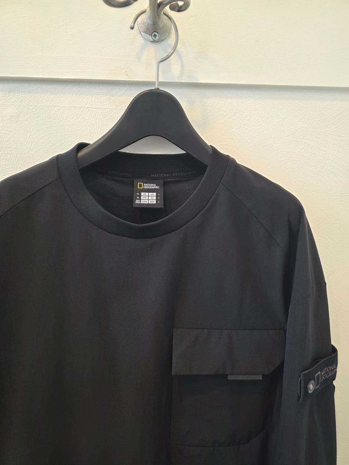 내셔널지오그래픽 블랙 액티브 우븐 맨투맨  바지 셋업 상품이미지1