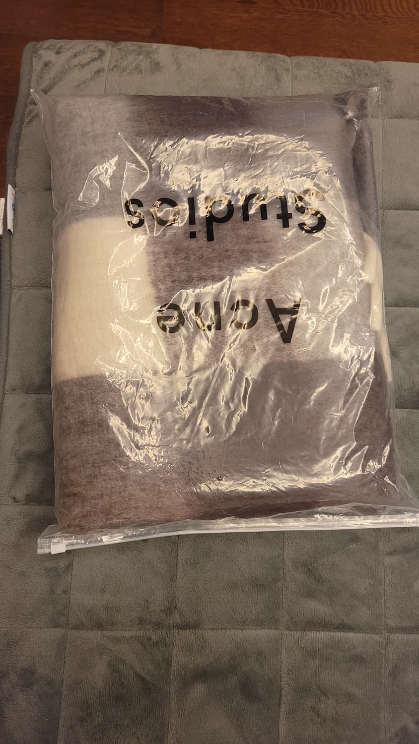 아크네 스튜디오 머플러 상품이미지2