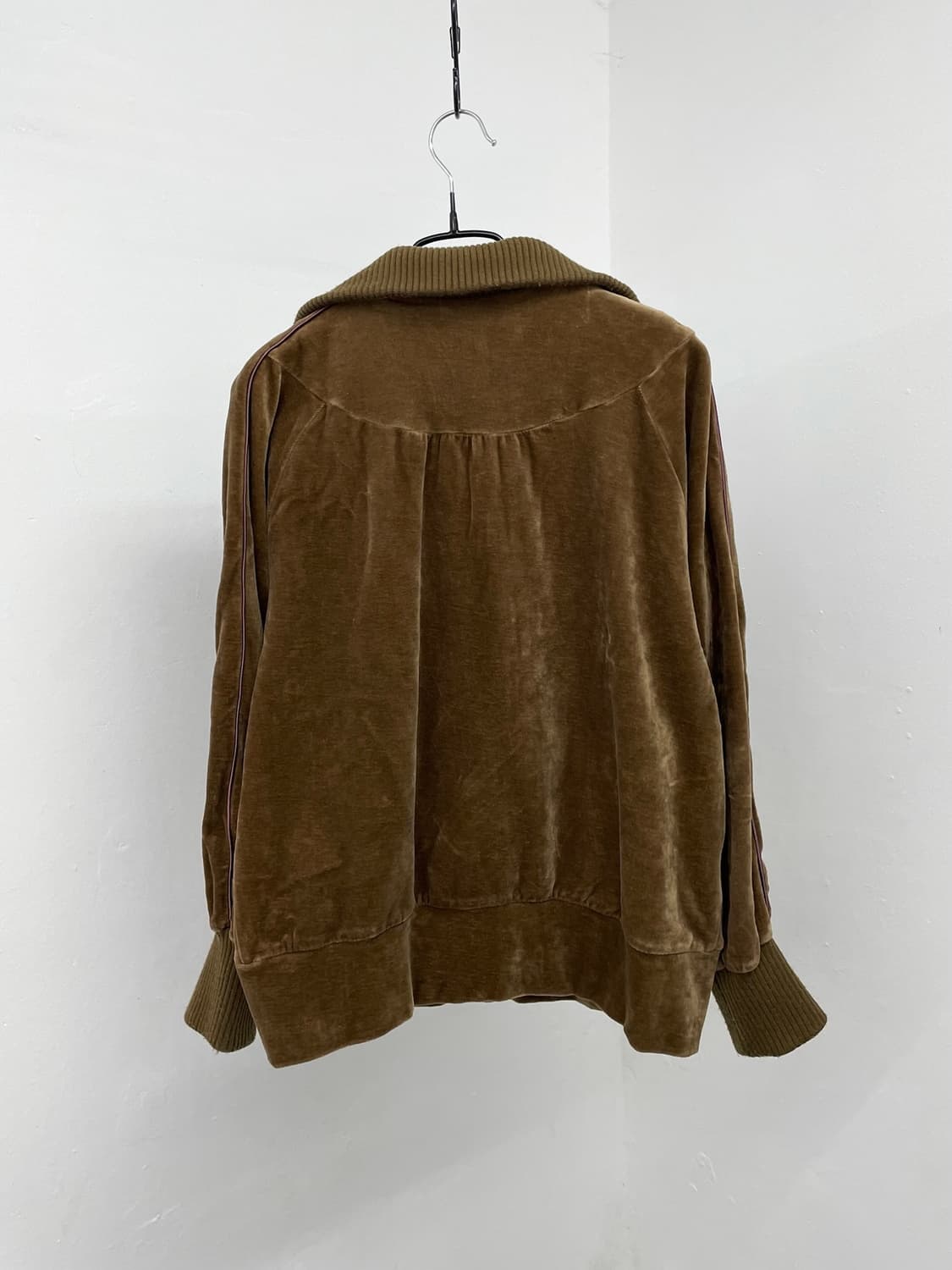 썰스데이아일랜드 브라운 벨로아 셔링 집업 상품이미지9